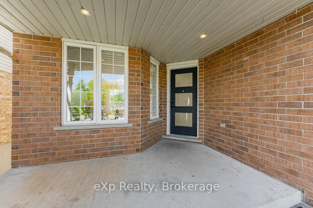 43 Boulder Crescent