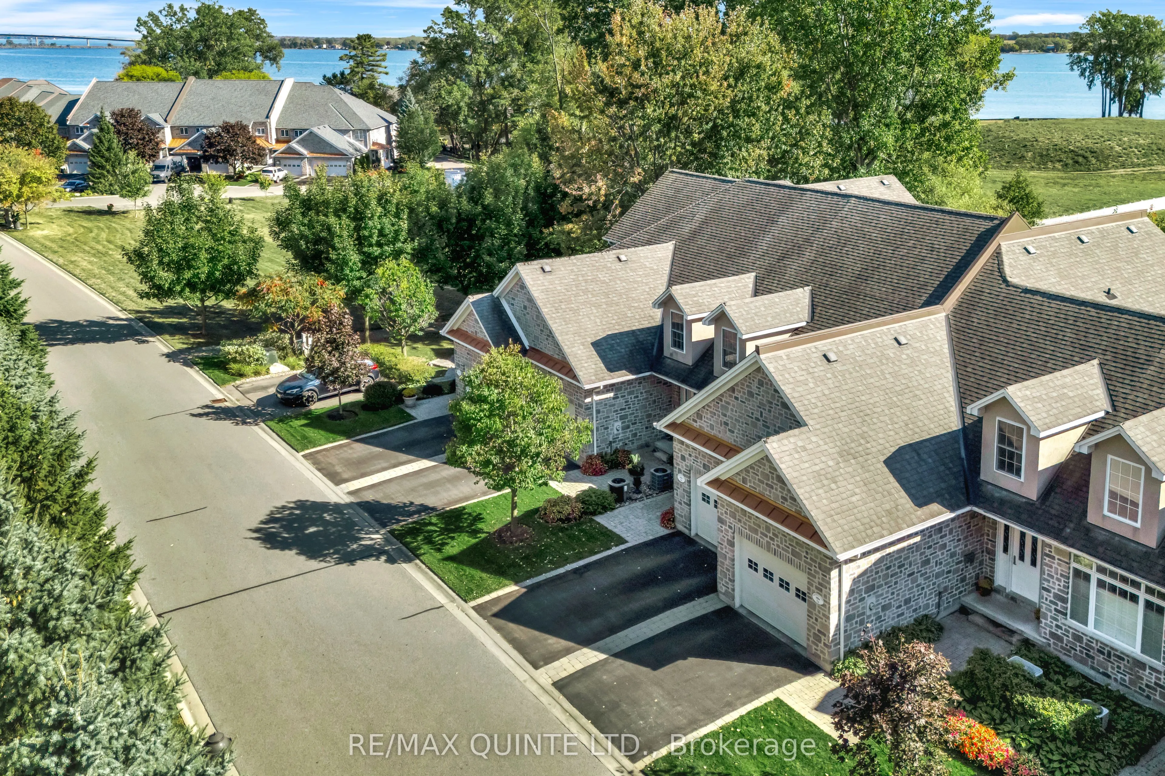 24 Gracefield Lane