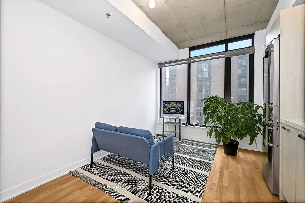 203 Catherine Street, #206
