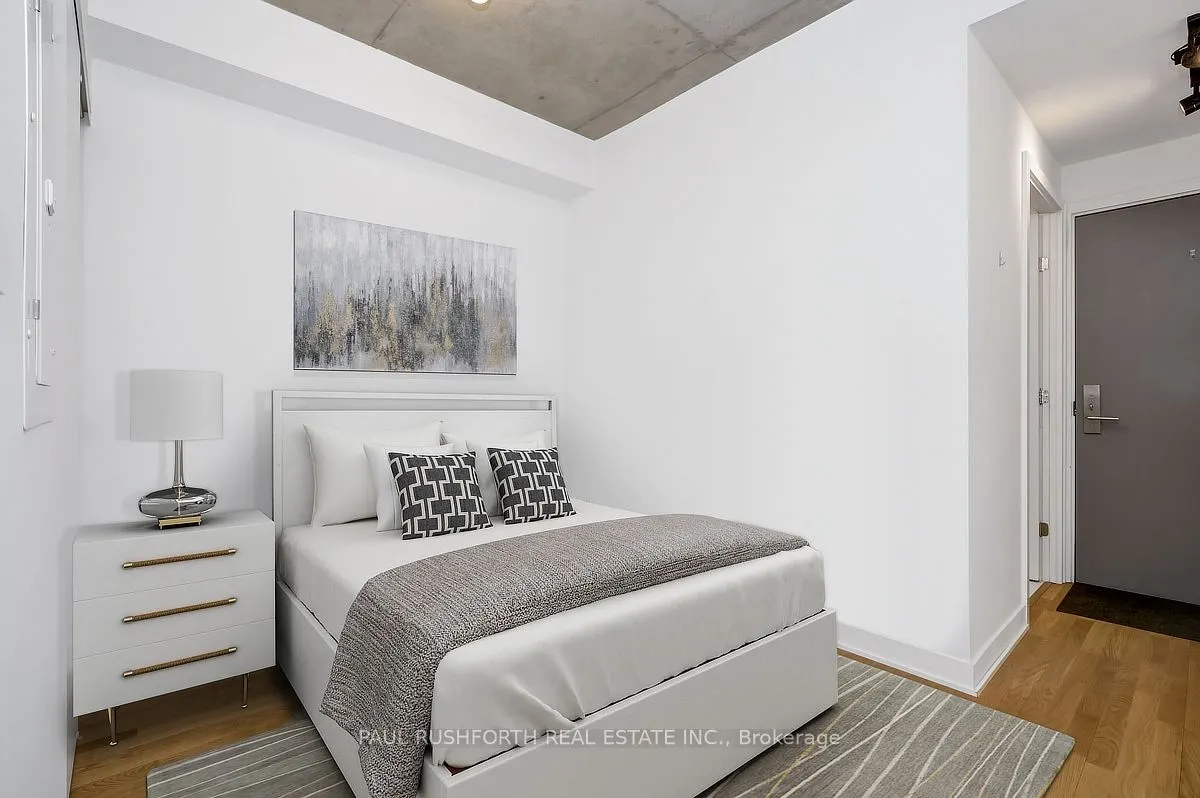 203 Catherine Street, #206