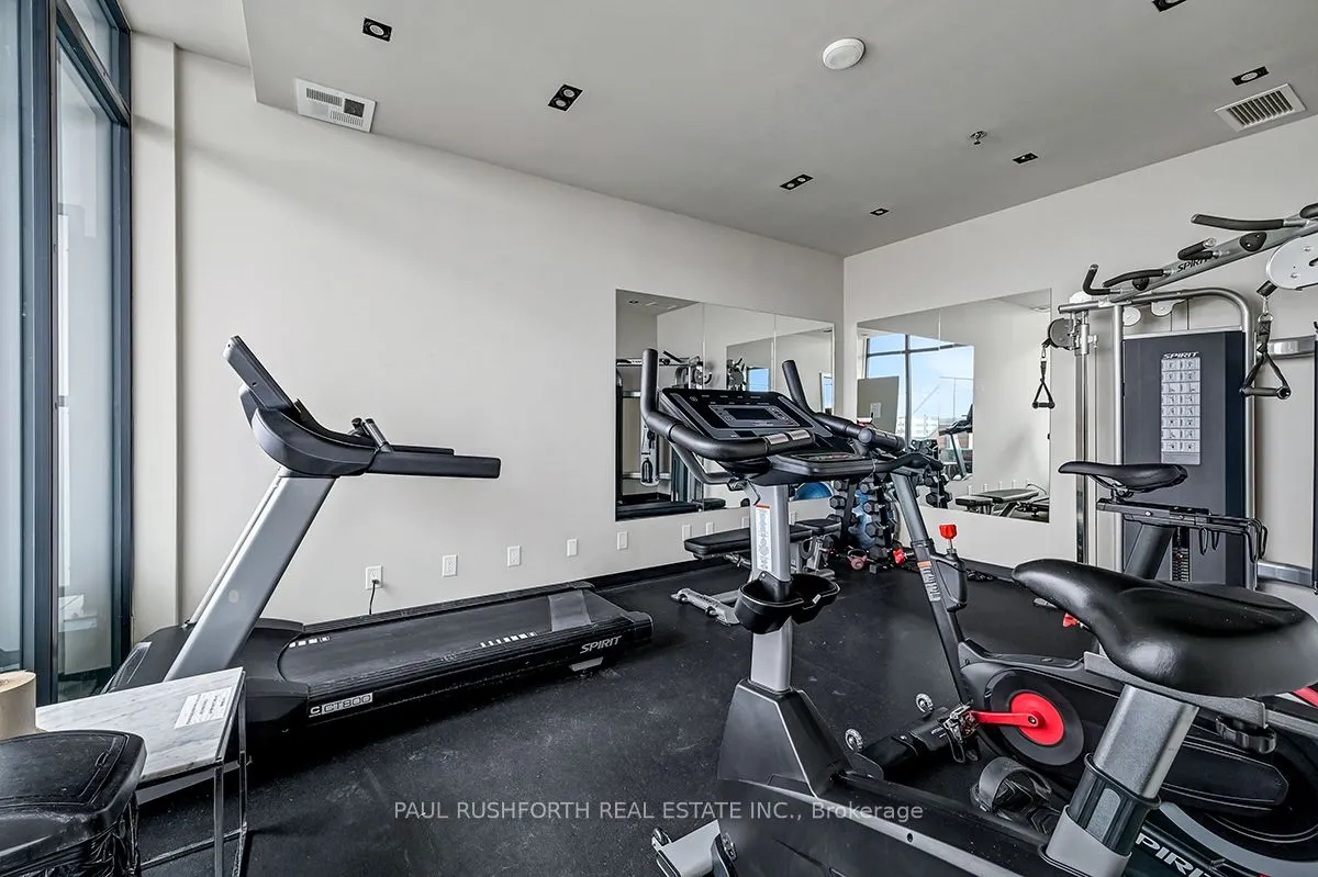203 Catherine Street, #206