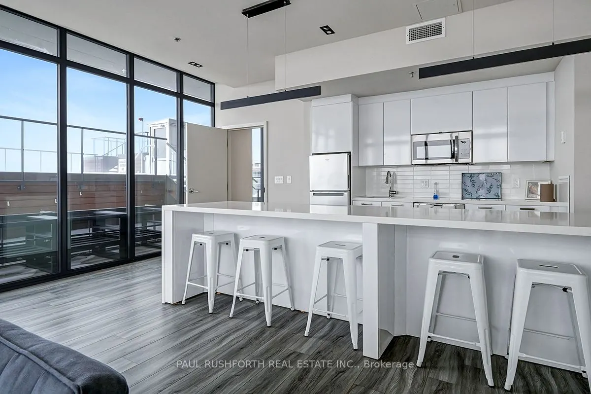 203 Catherine Street, #206