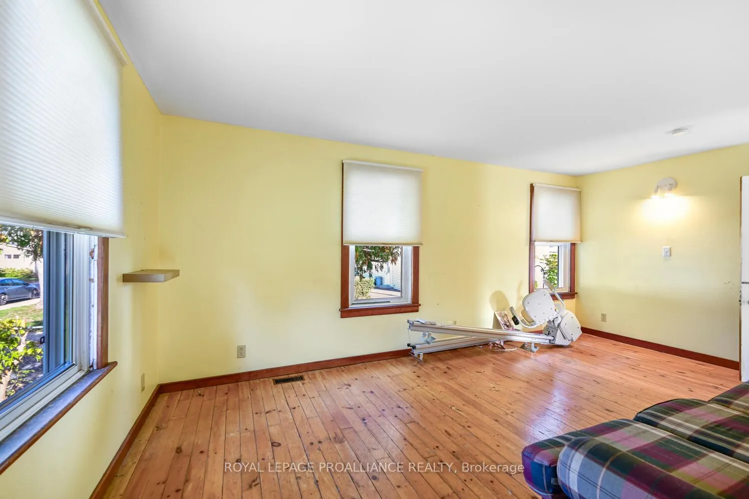187 James Street E