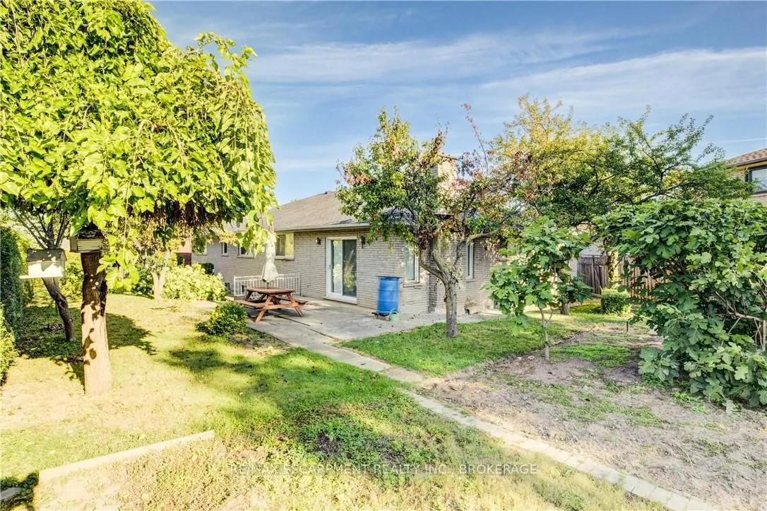 9 STONECLIFF Court