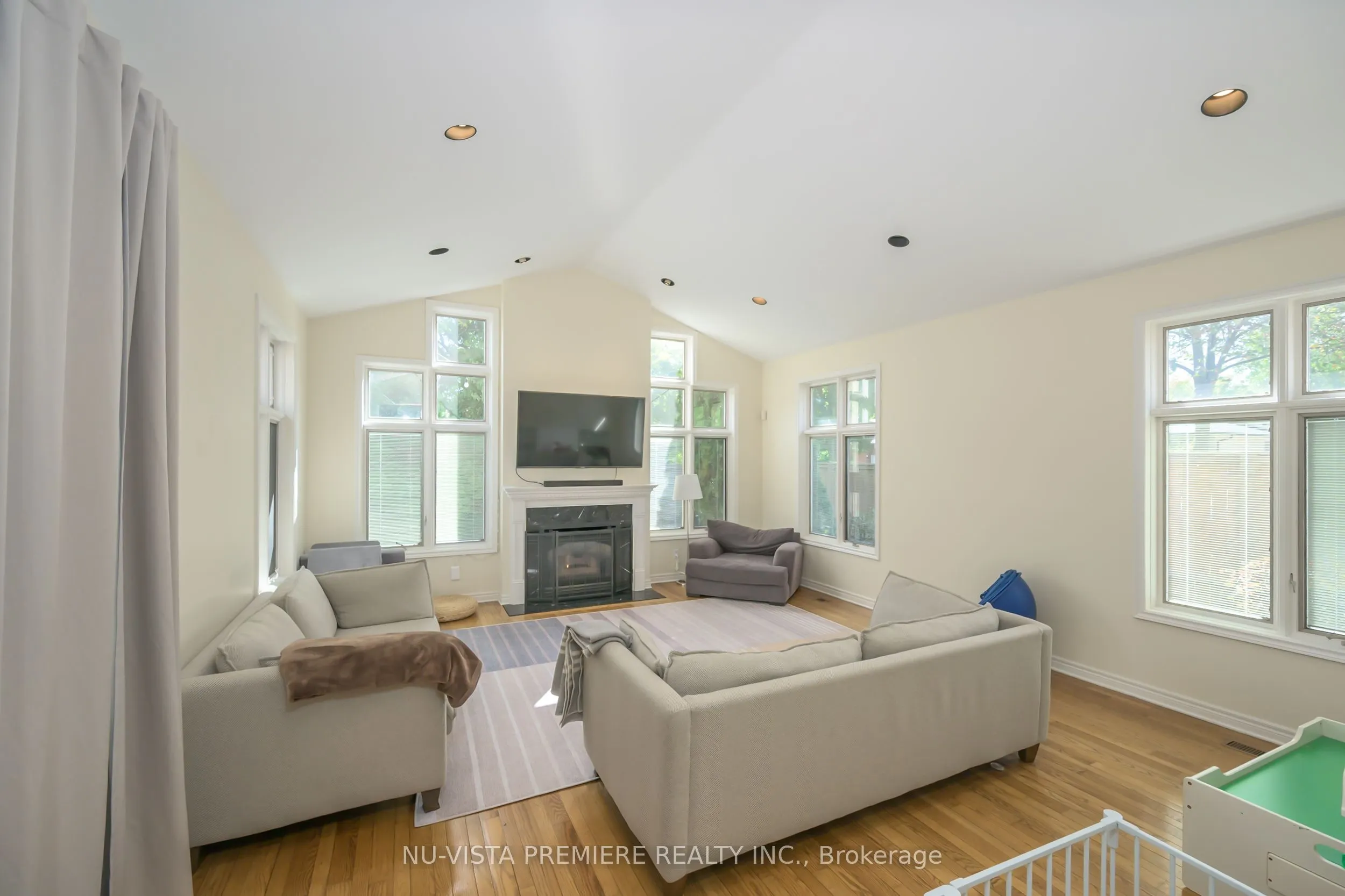 237 Castlegrove Boulevard