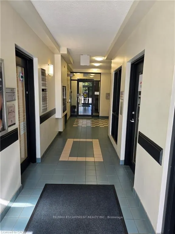 17 King Street E, #206