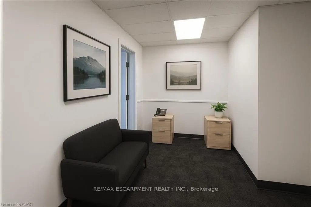 17 King Street E, #206