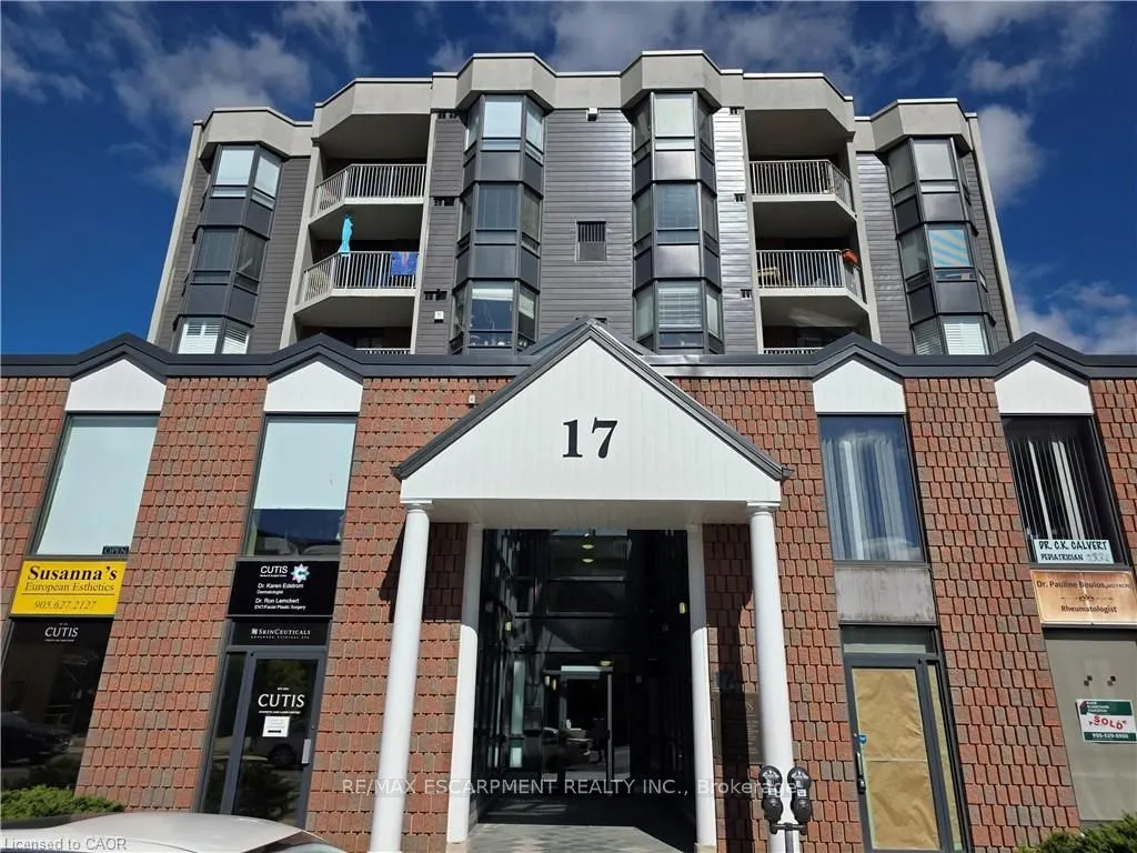 17 King Street E, #206