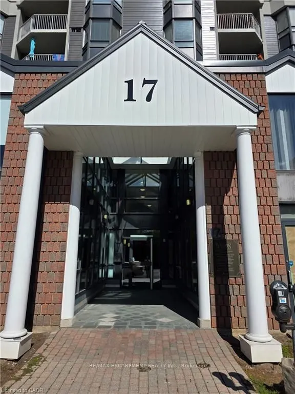 17 King Street E, #206