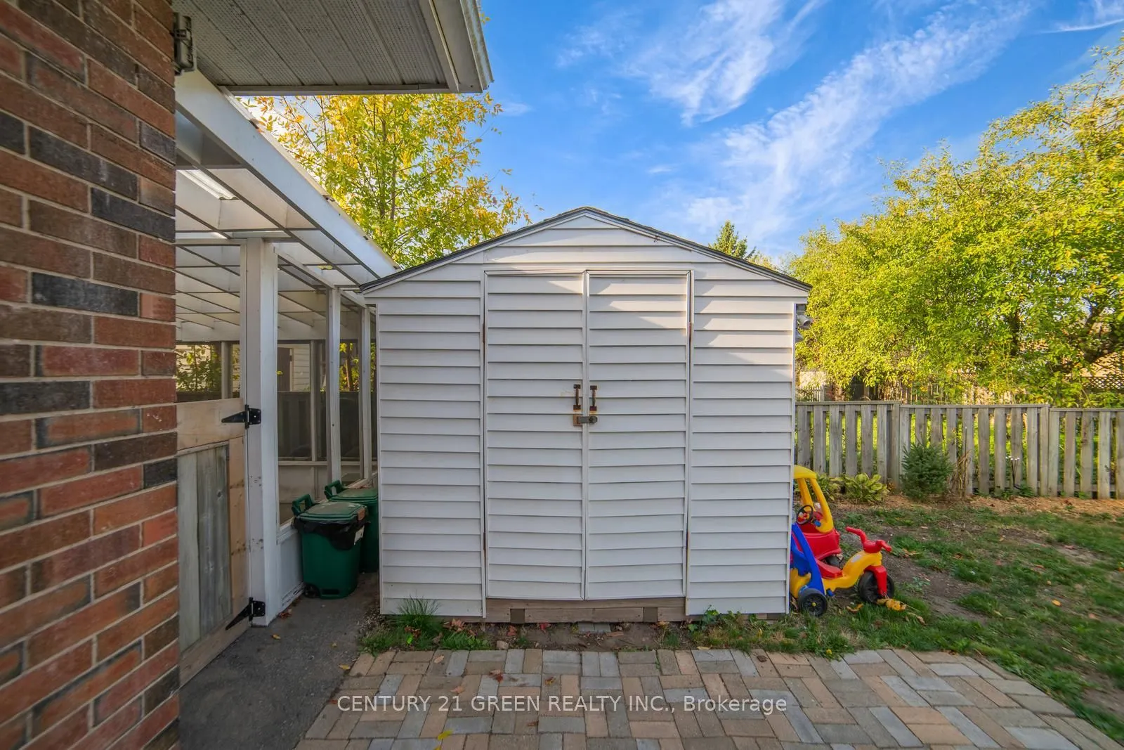 1676 Holley Crescent