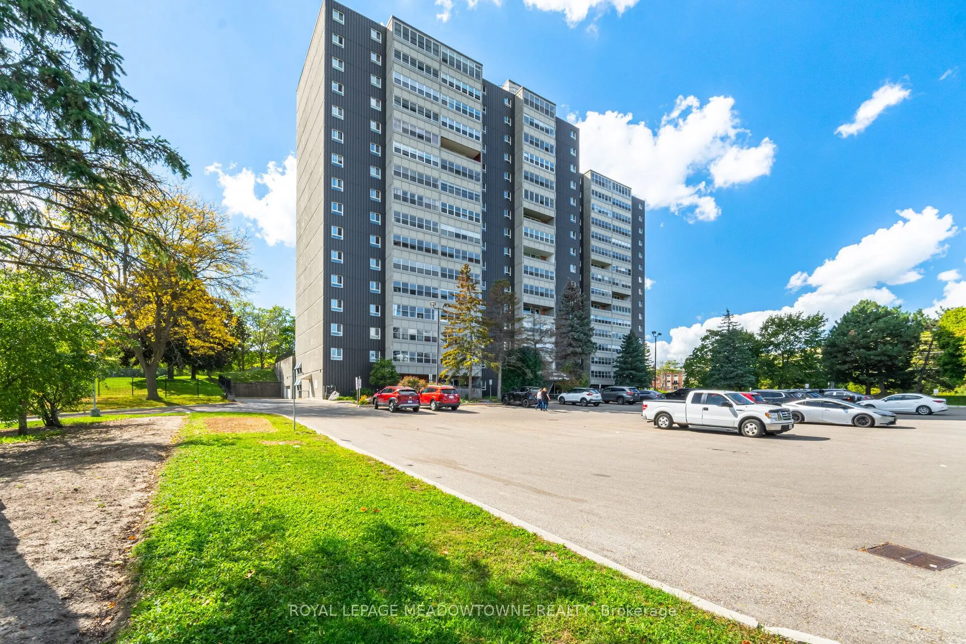 225 Harvard Place, #804