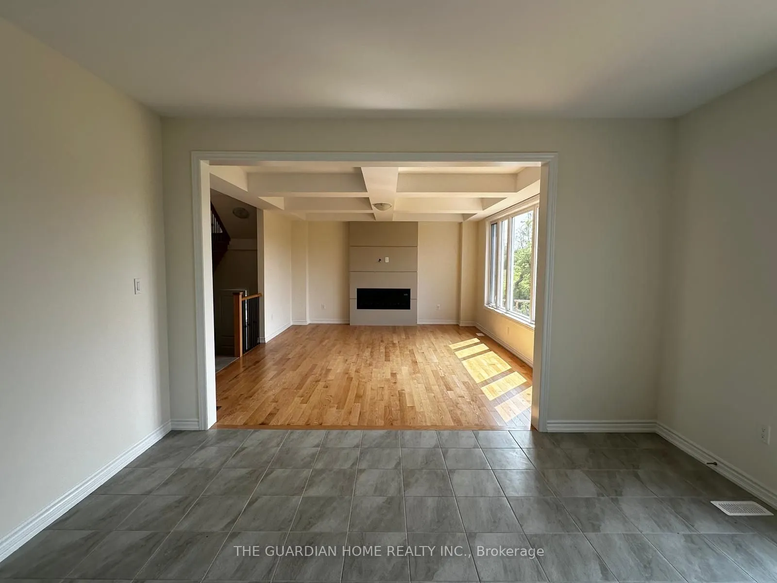 86 Golden Meadows Drive E