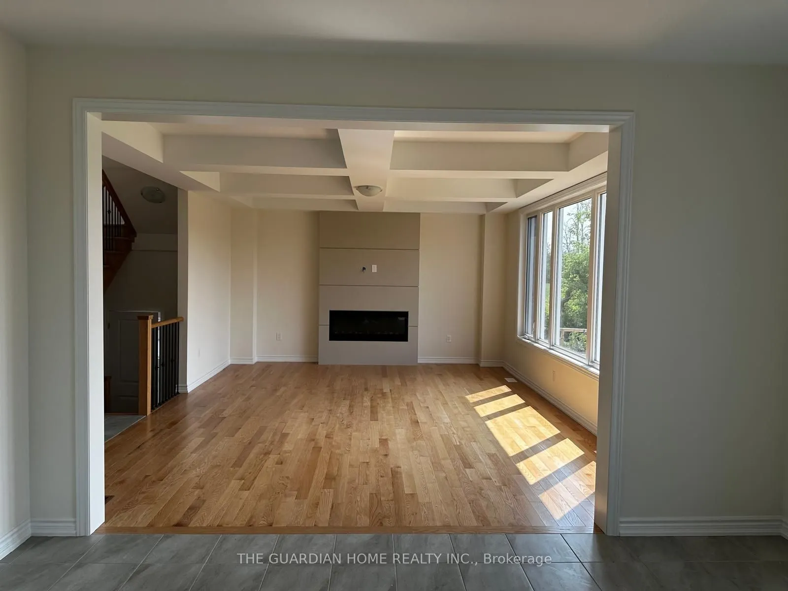 86 Golden Meadows Drive E