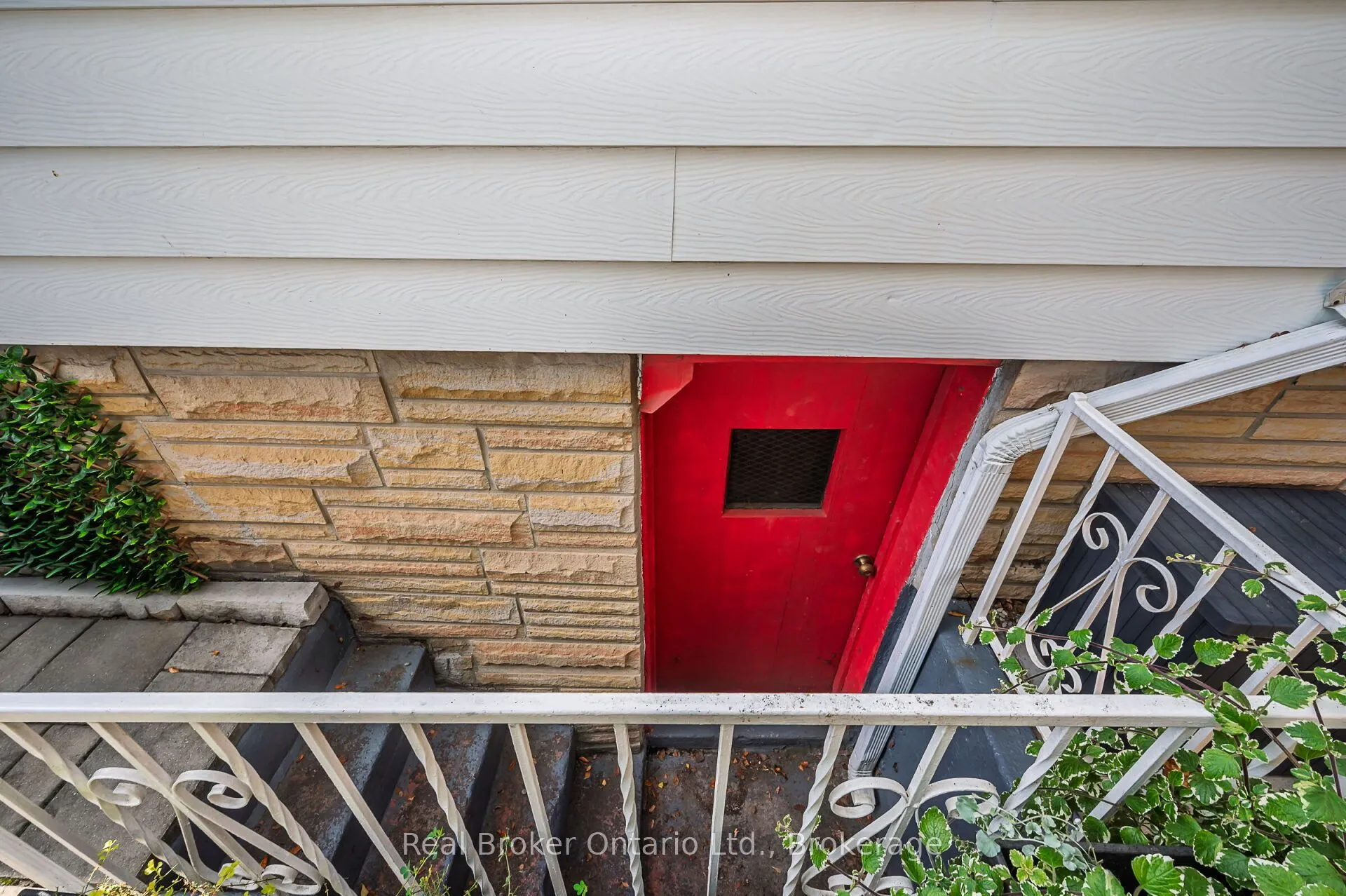 62 Wexford Avenue N