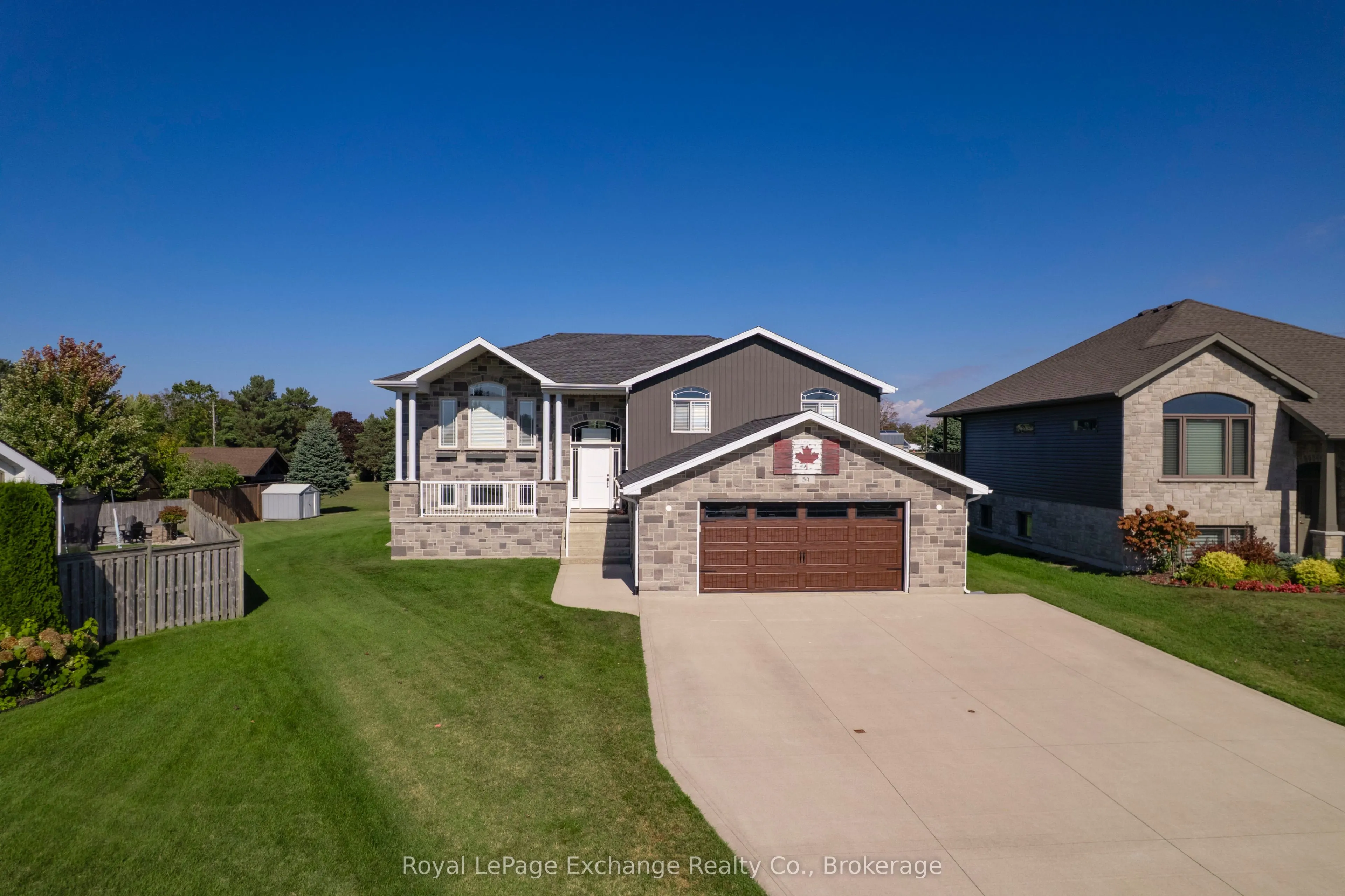 54 Lakefield Drive