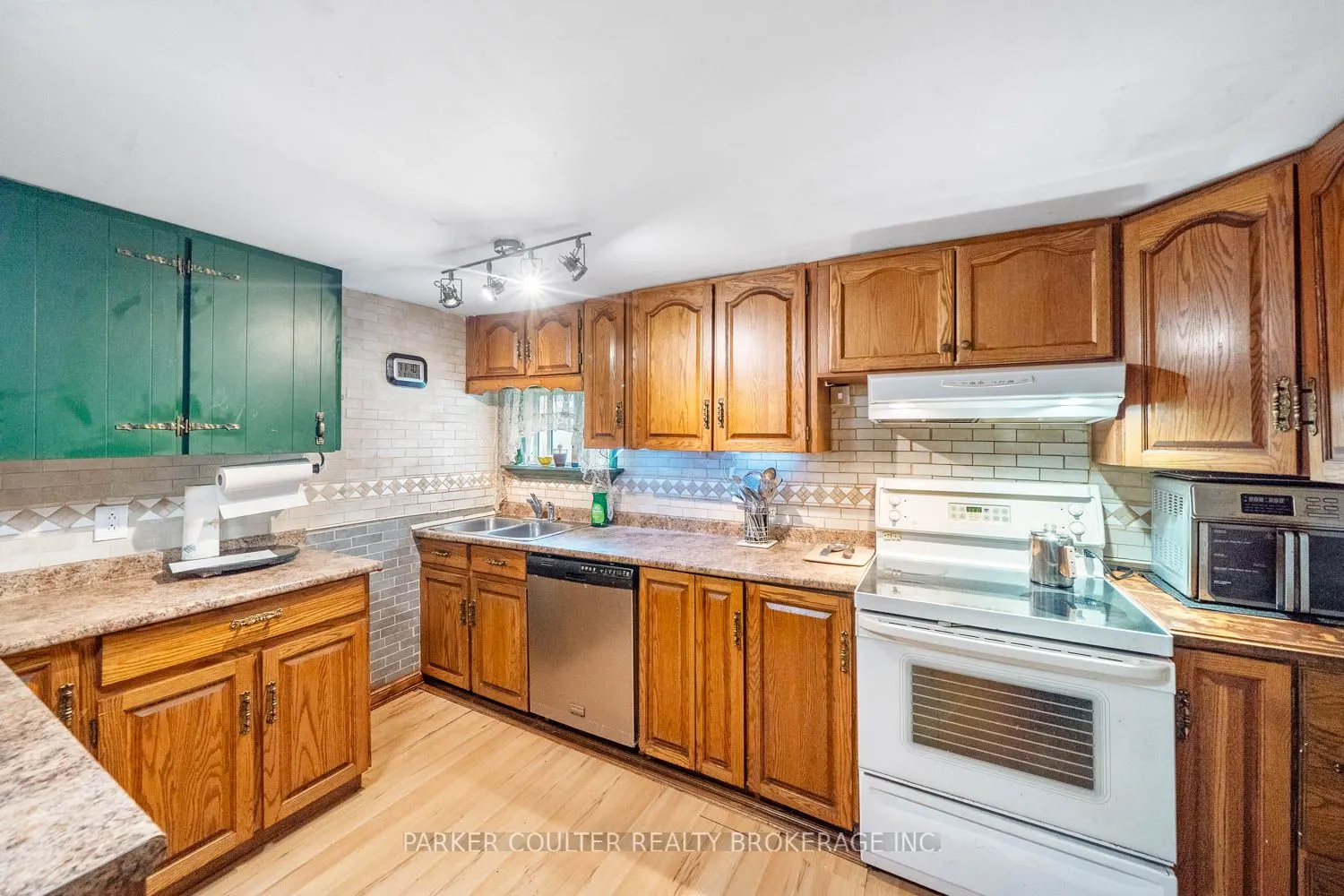 1291 Muskoka Rd 118 W