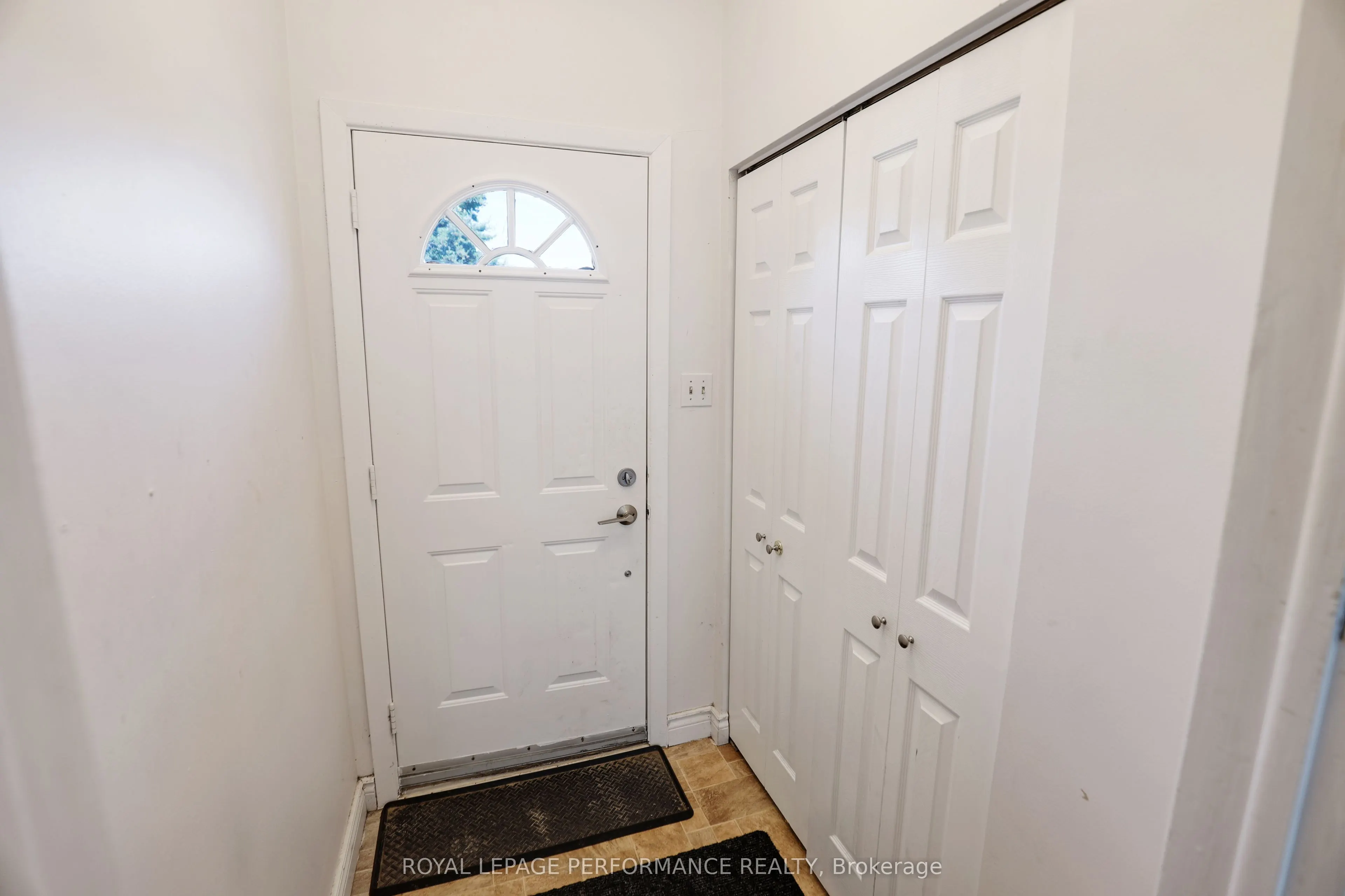 142 Meadowlands Drive W