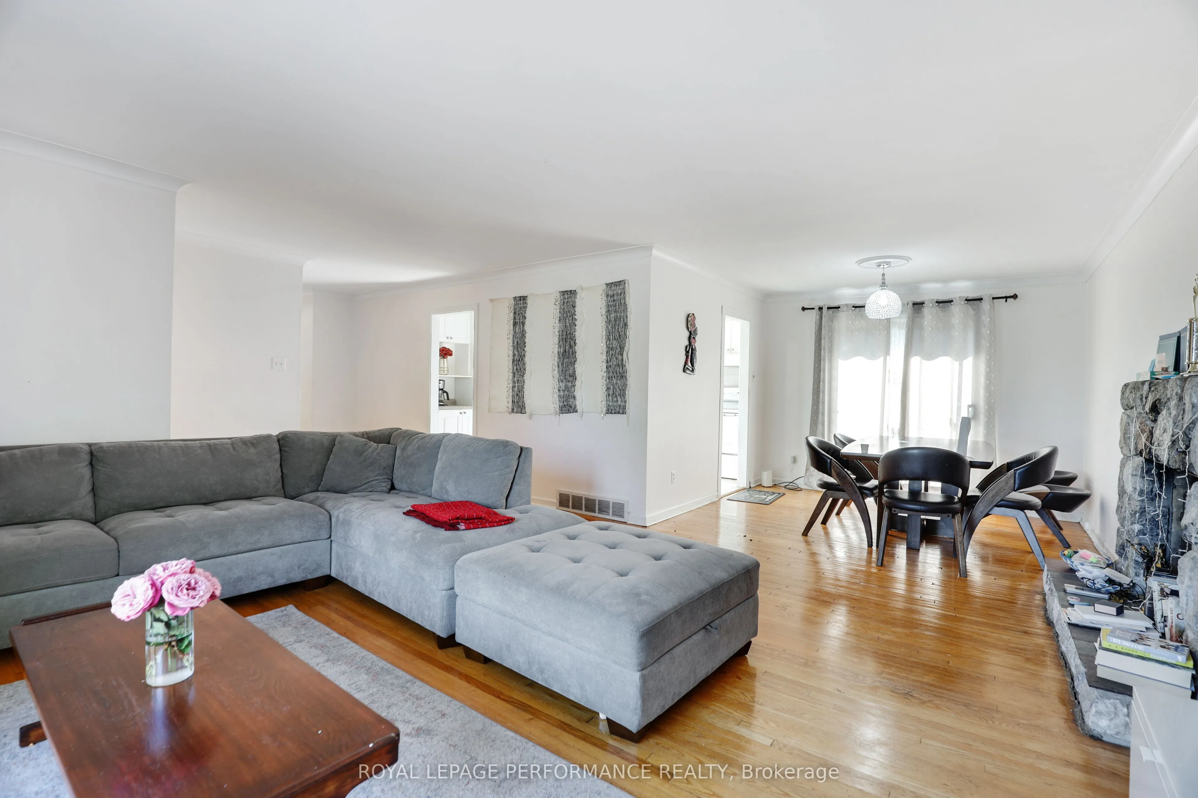 142 Meadowlands Drive W
