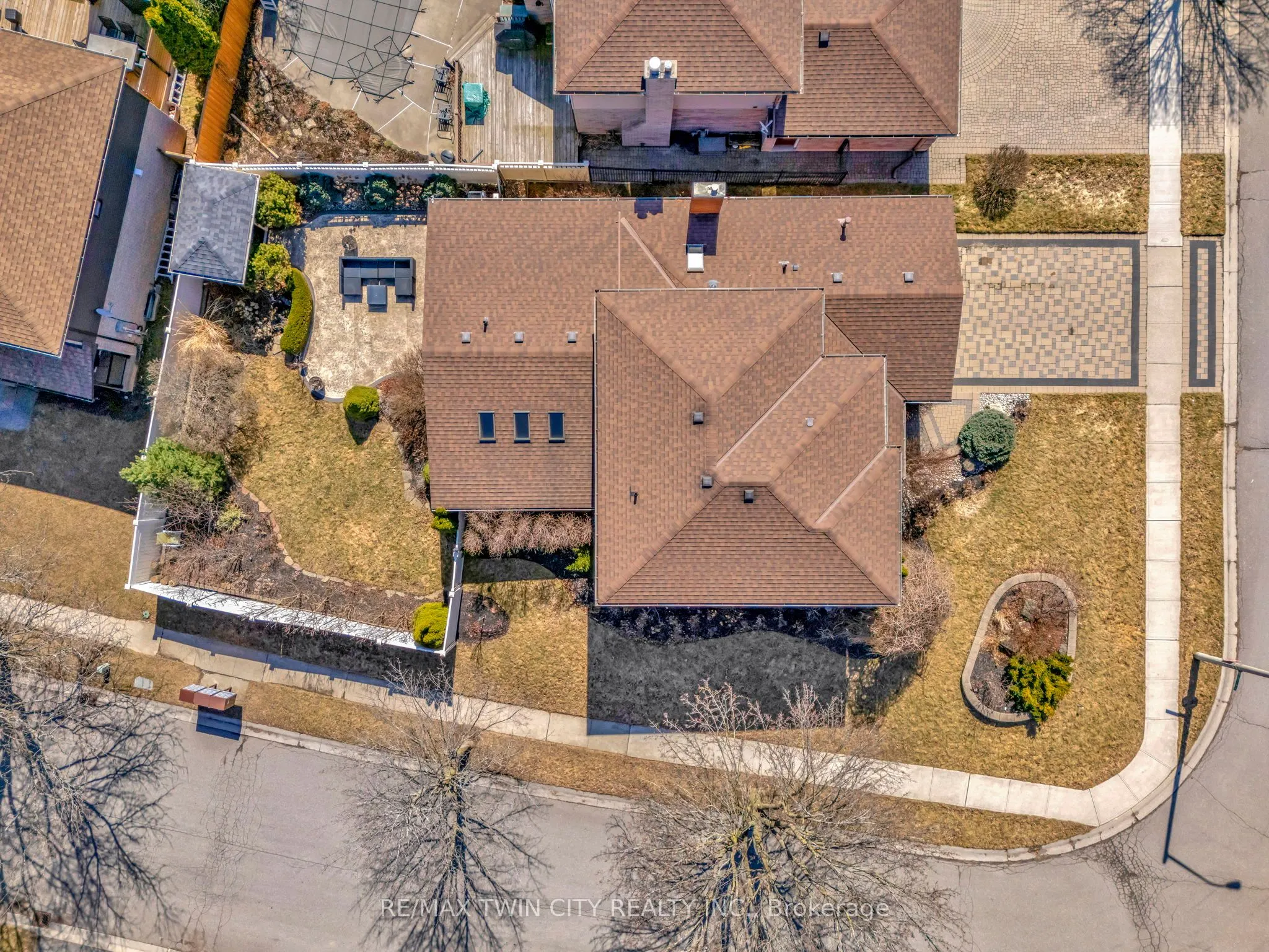 1 Bowen Lane