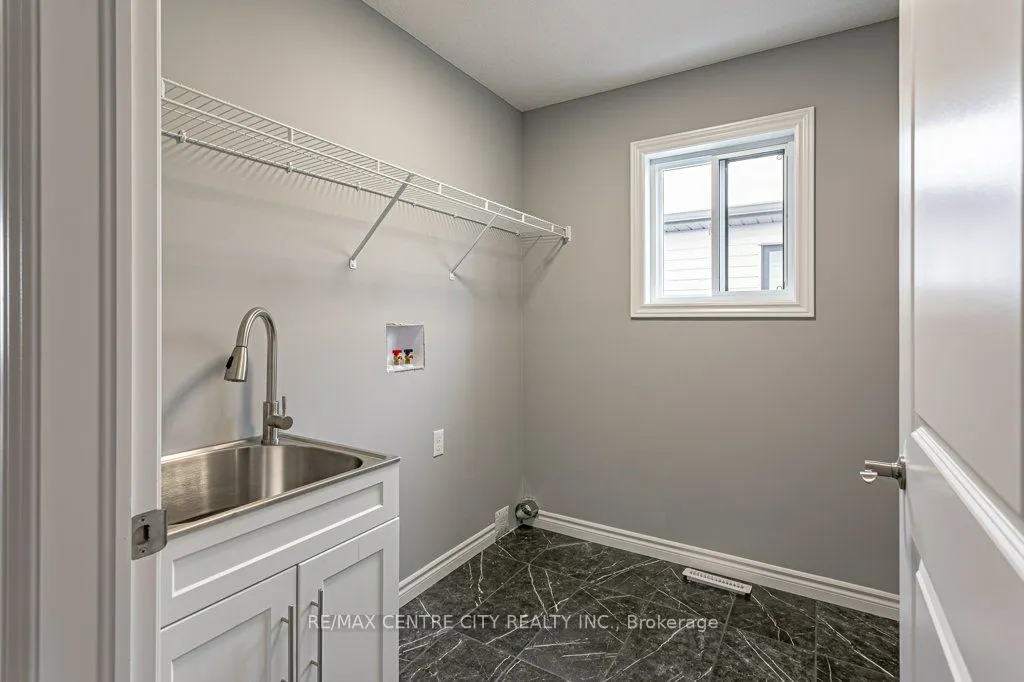 1596 Noah Bend