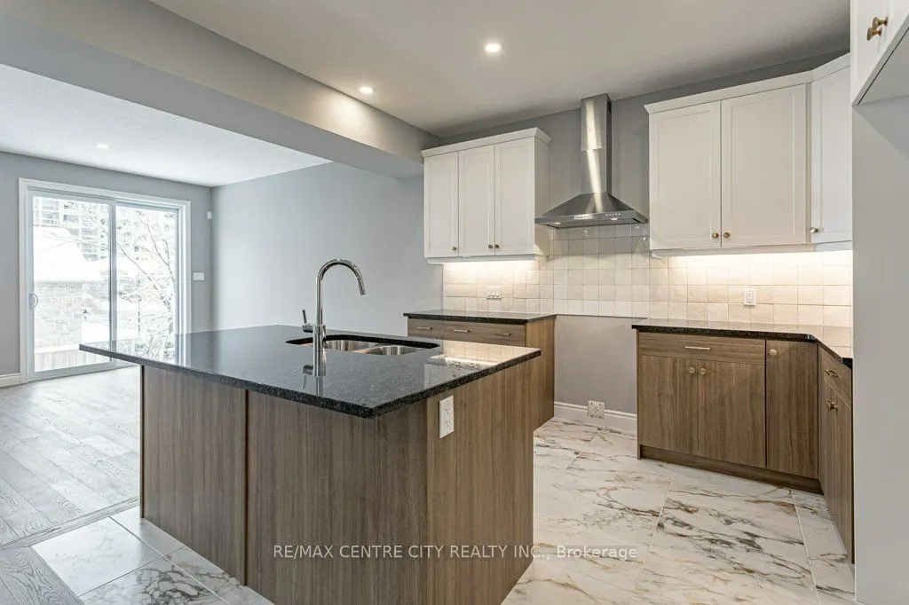 1596 Noah Bend