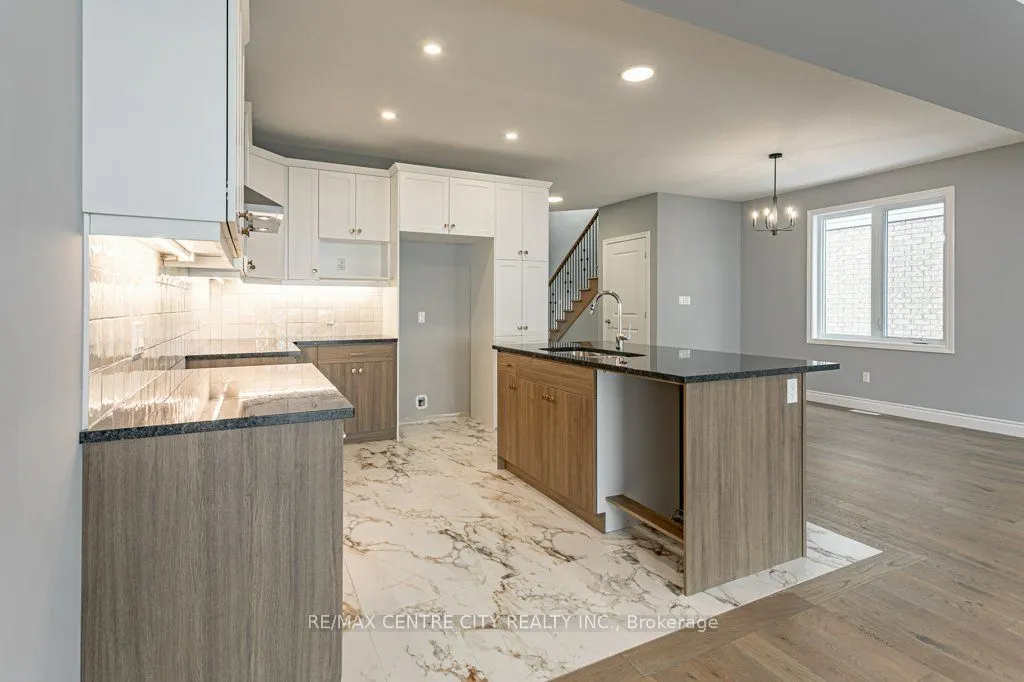 1596 Noah Bend
