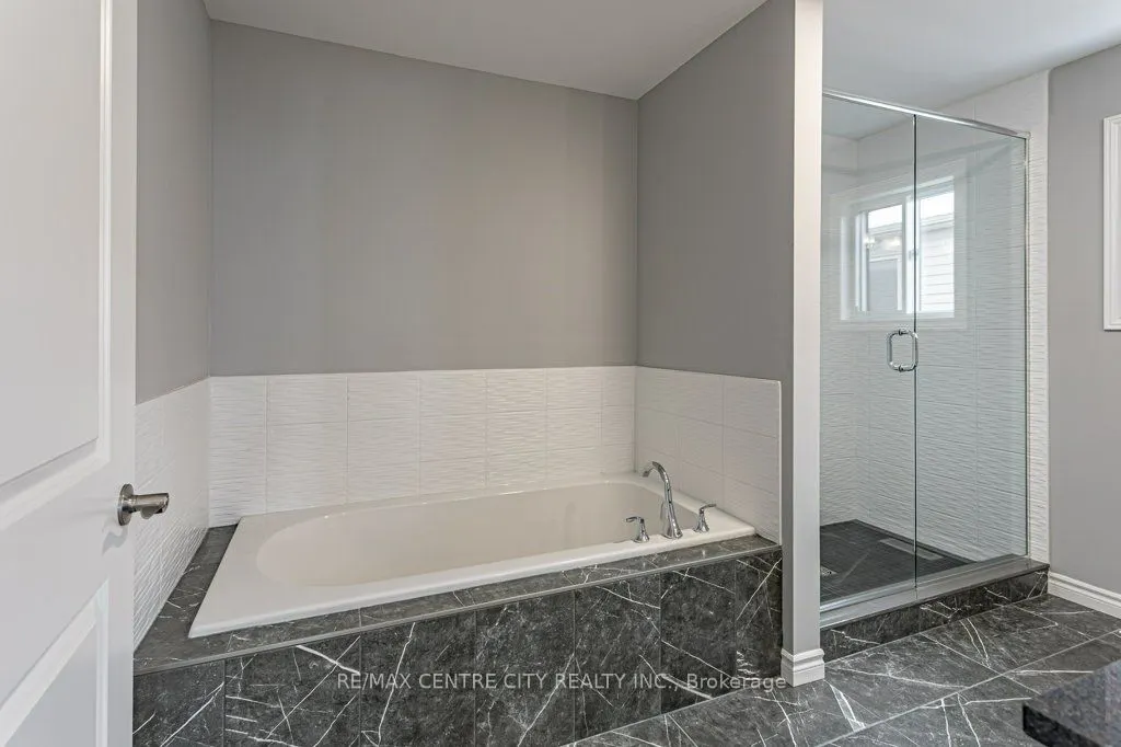 1596 Noah Bend