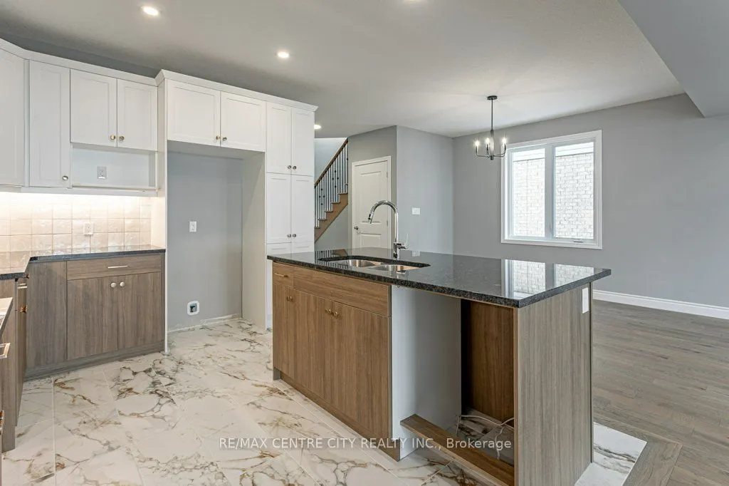 1596 Noah Bend
