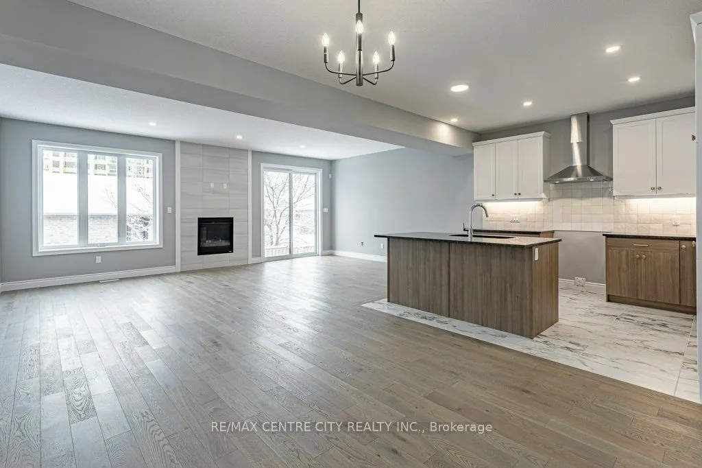 1596 Noah Bend