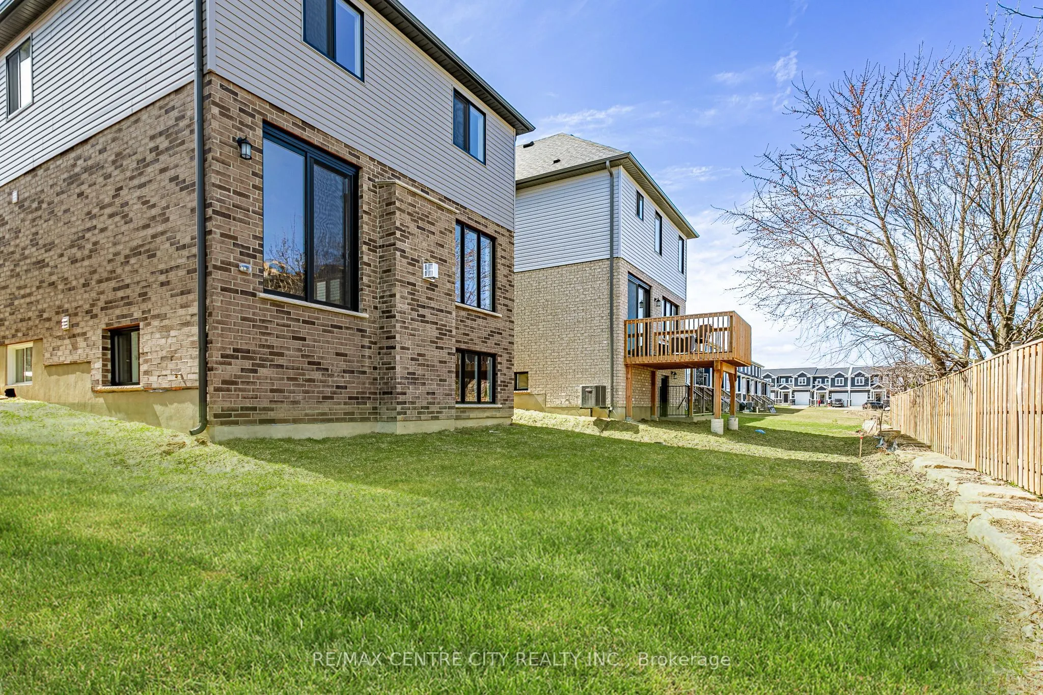 1596 Noah Bend