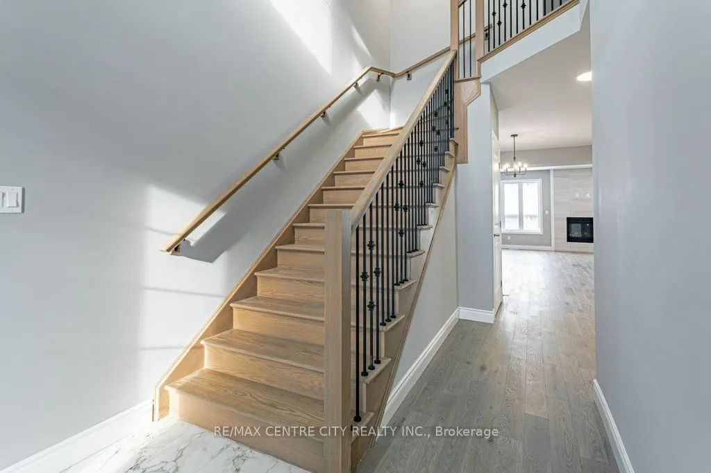 1596 Noah Bend
