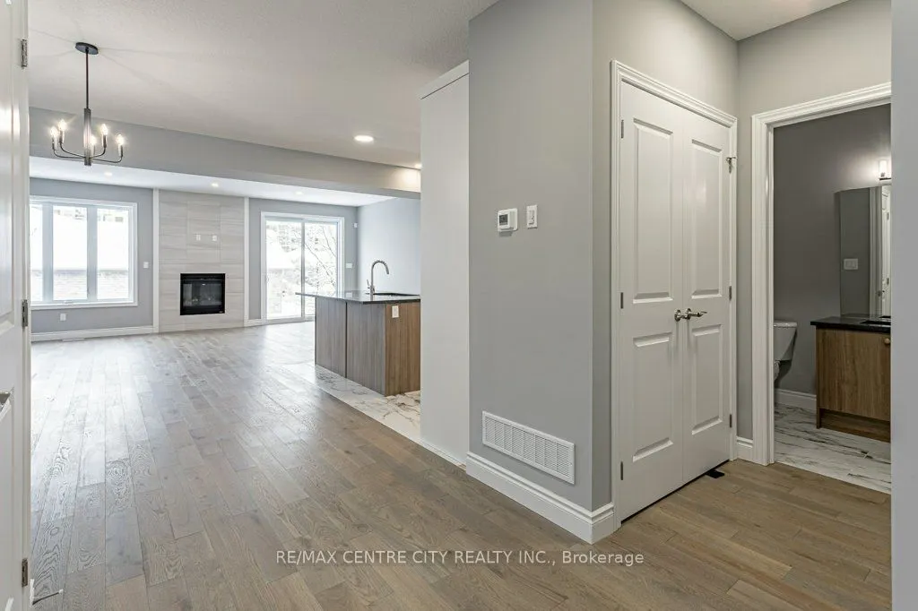 1596 Noah Bend