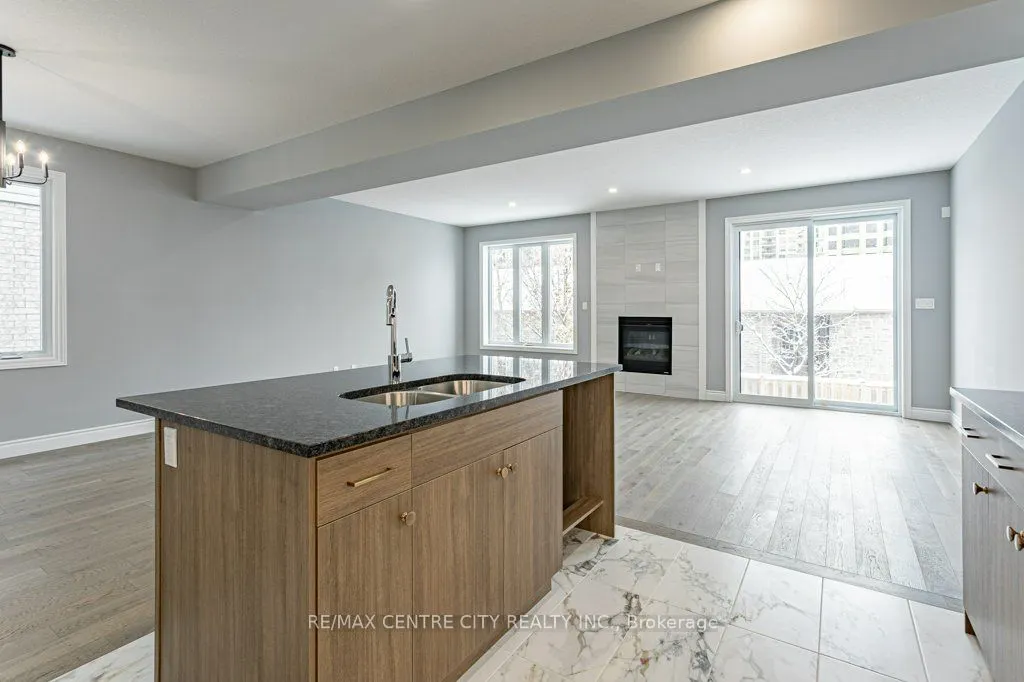 1596 Noah Bend