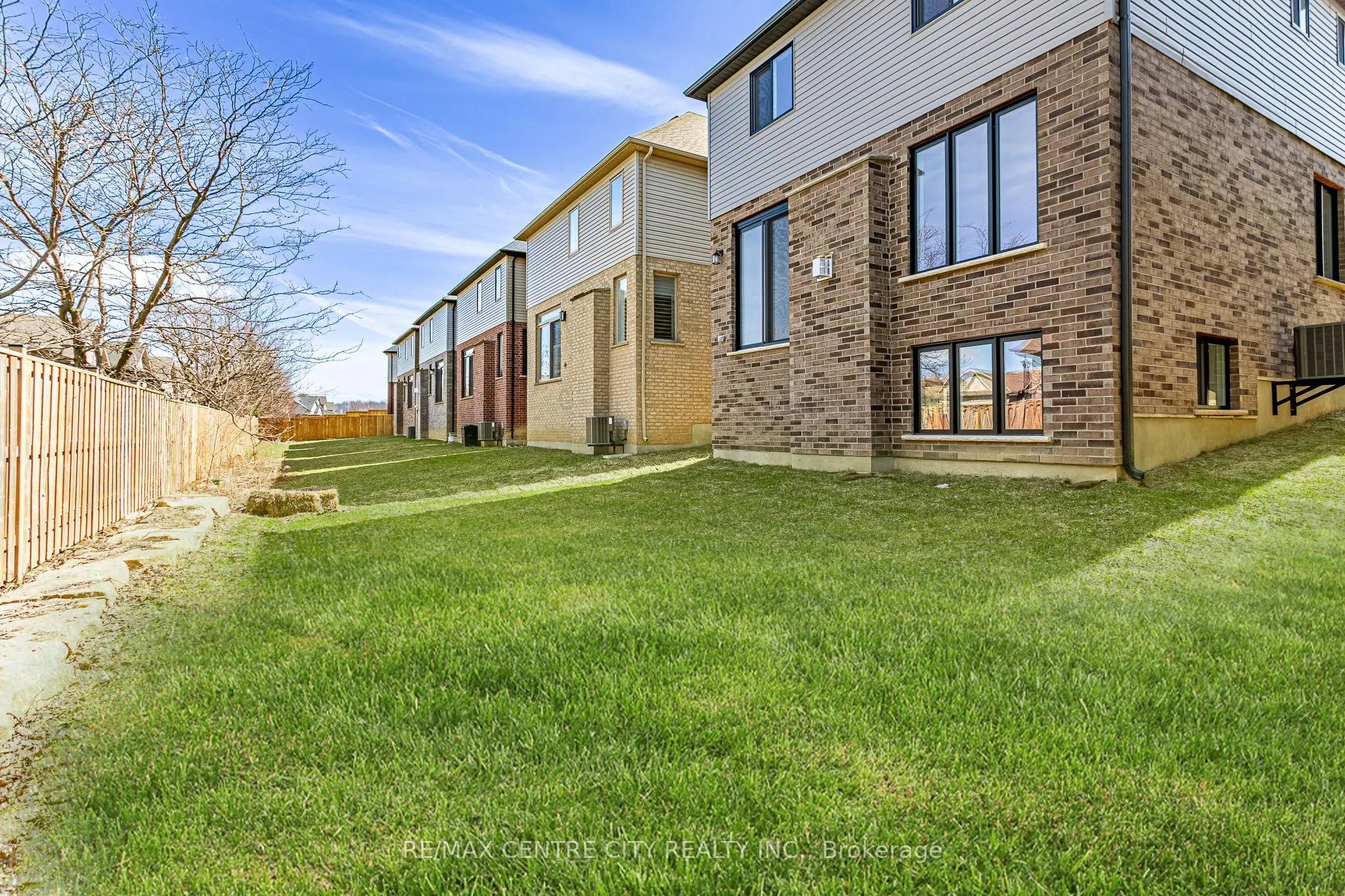 1596 Noah Bend