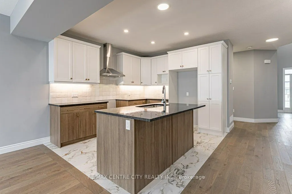 1596 Noah Bend