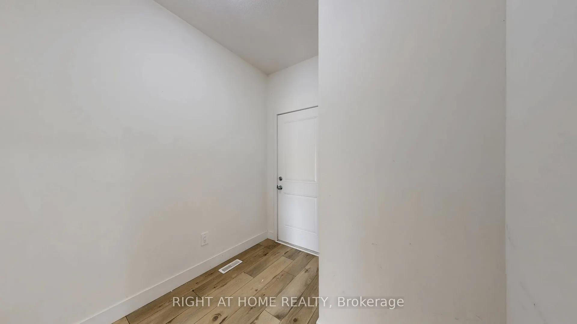 1608 Capri Crescent