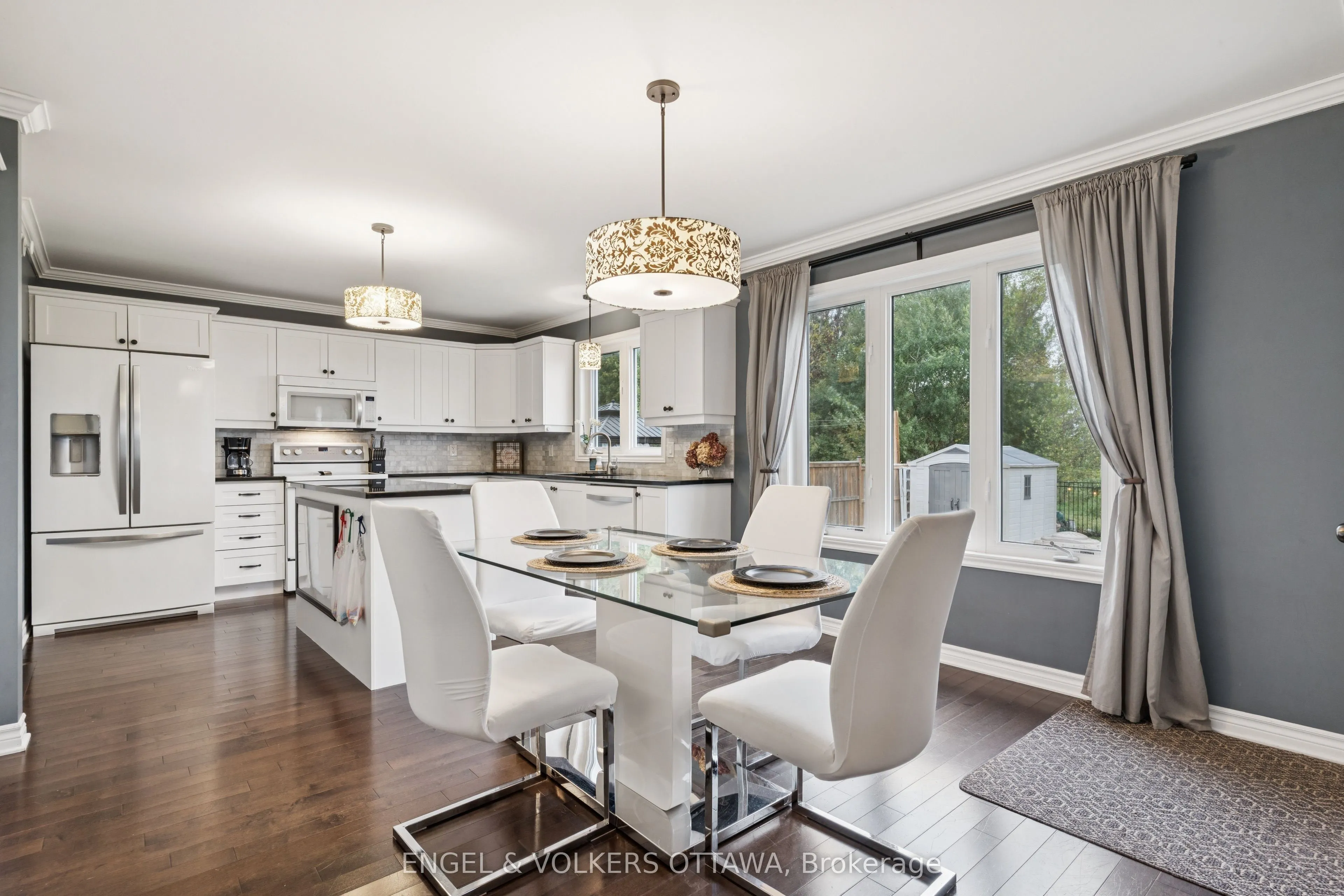 161 Des Pins Street