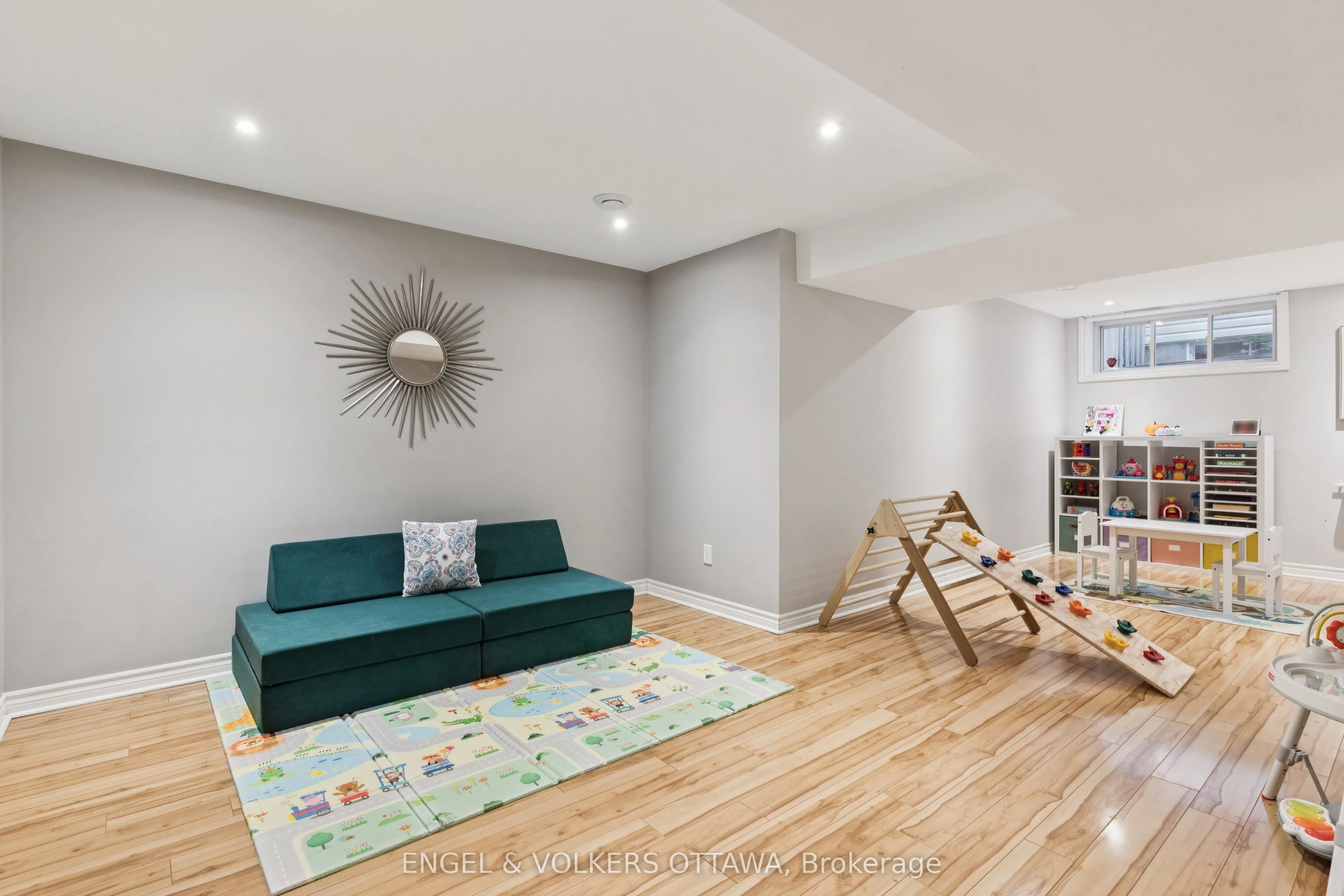 161 Des Pins Street