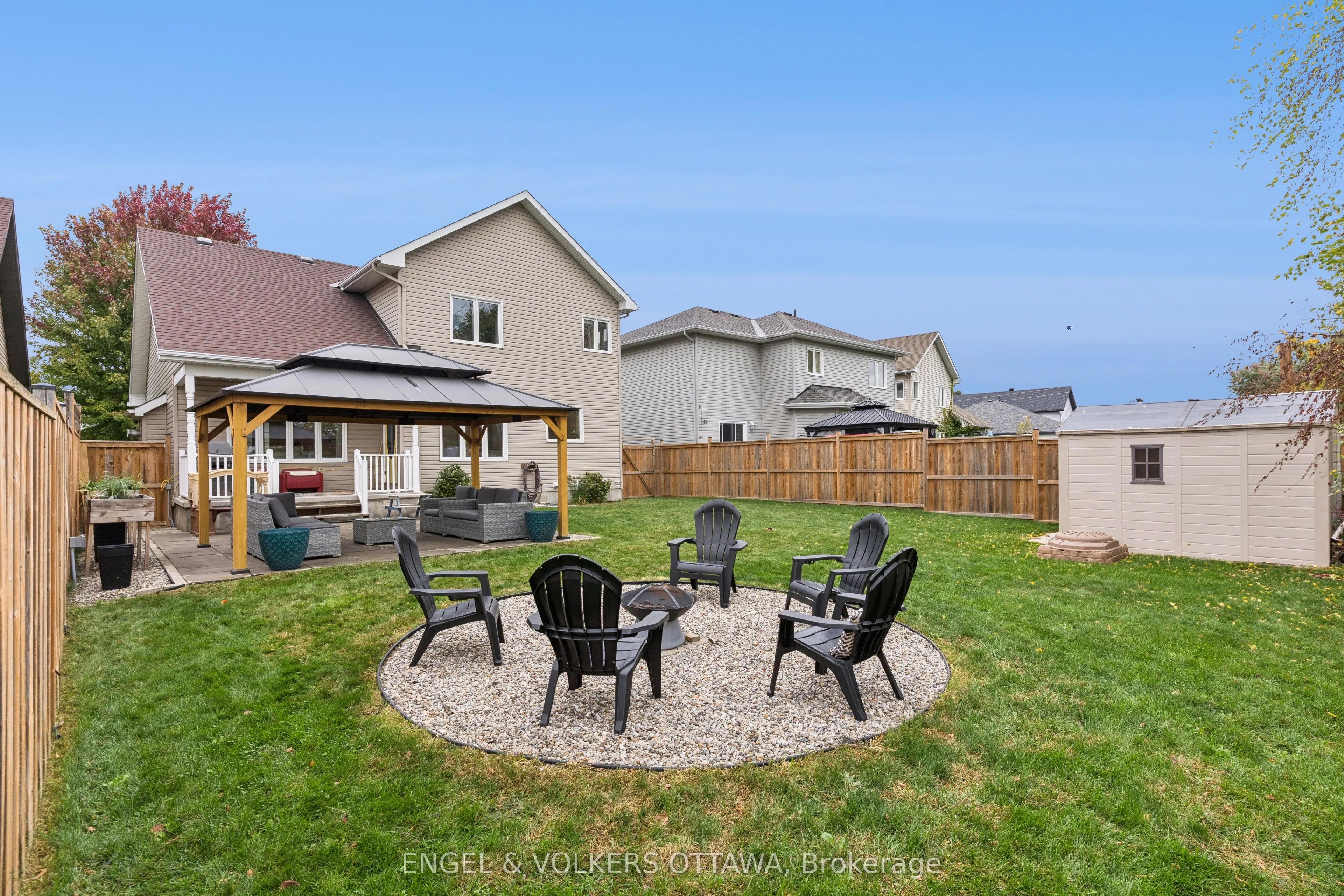 161 Des Pins Street