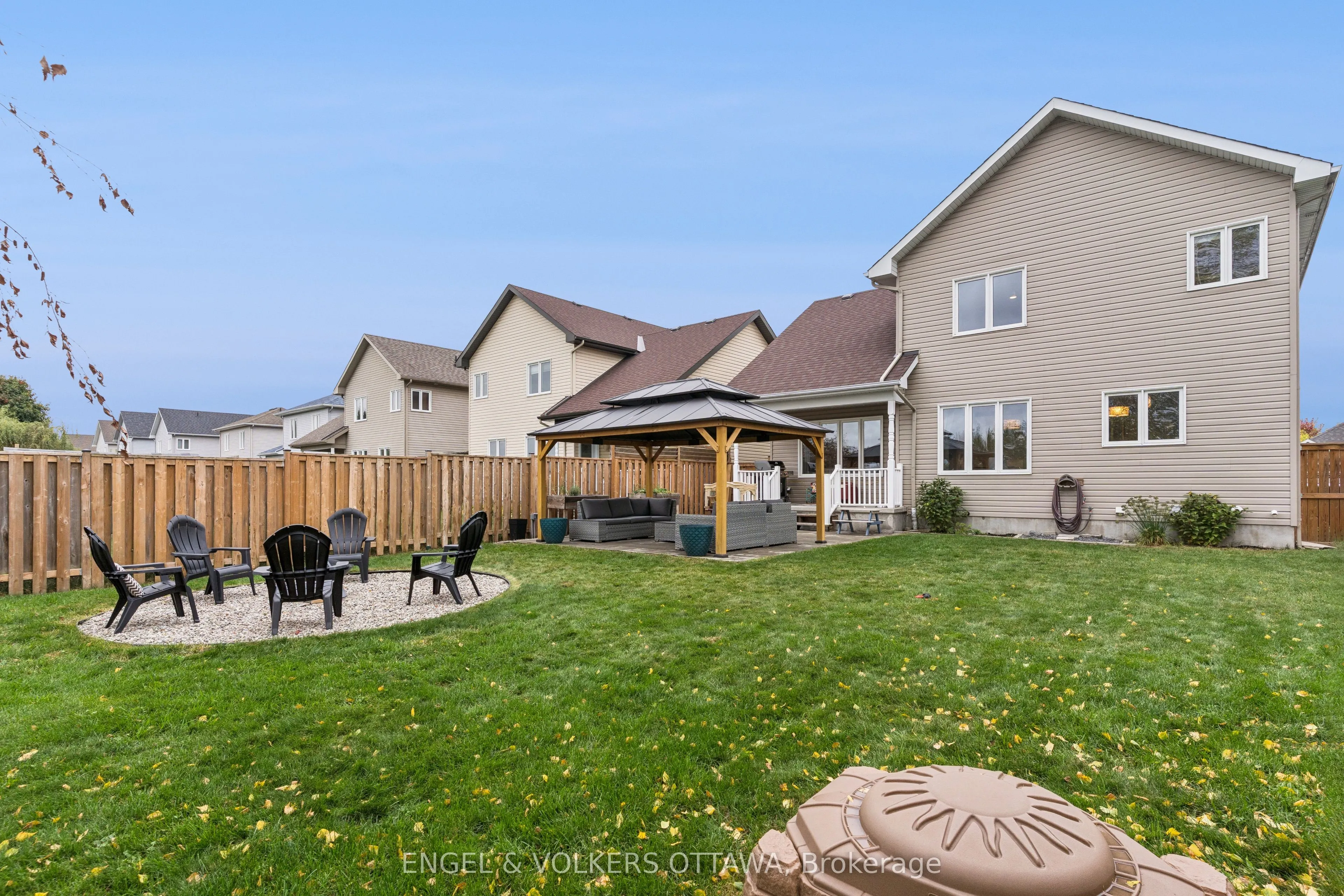 161 Des Pins Street