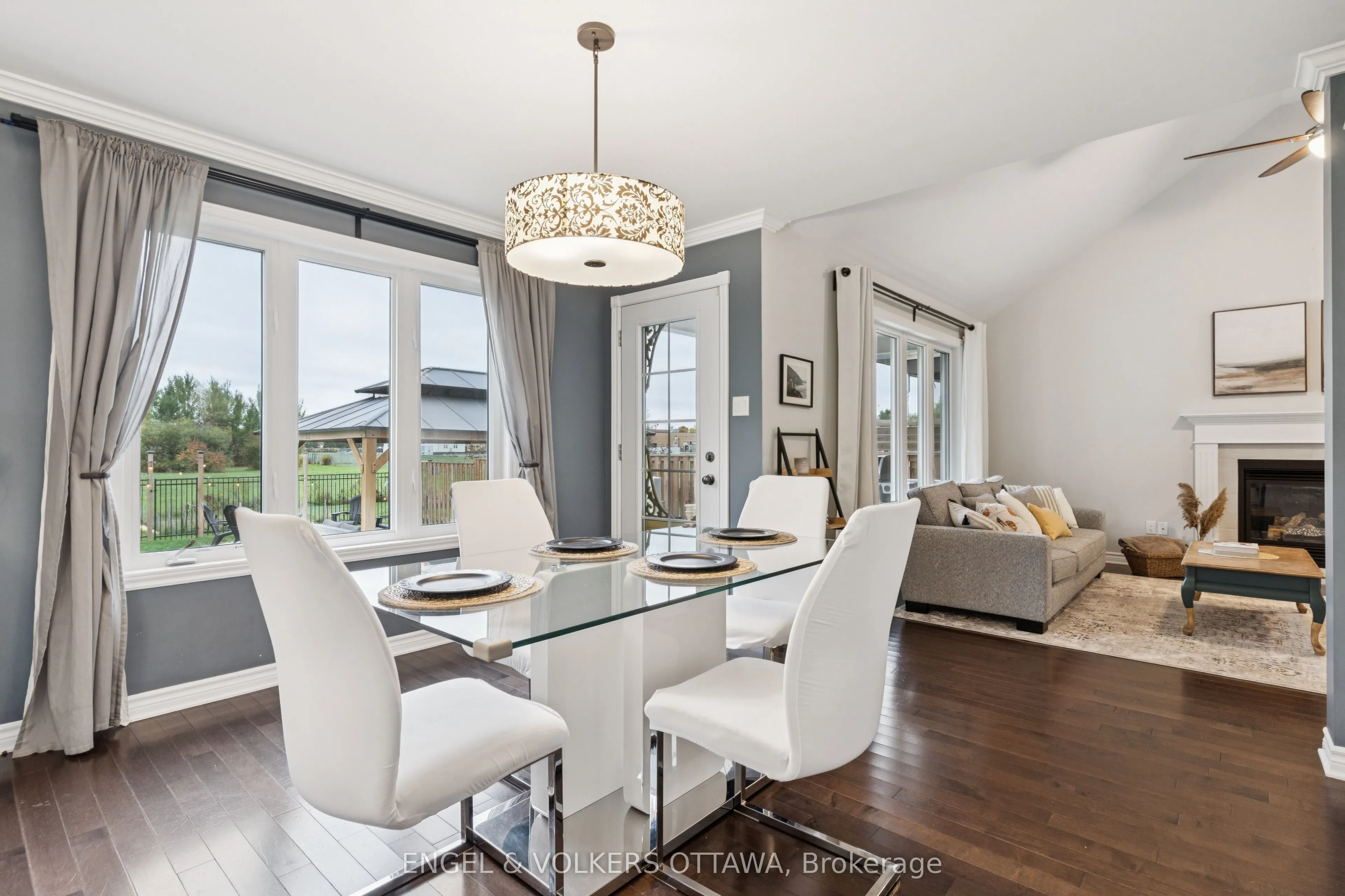 161 Des Pins Street