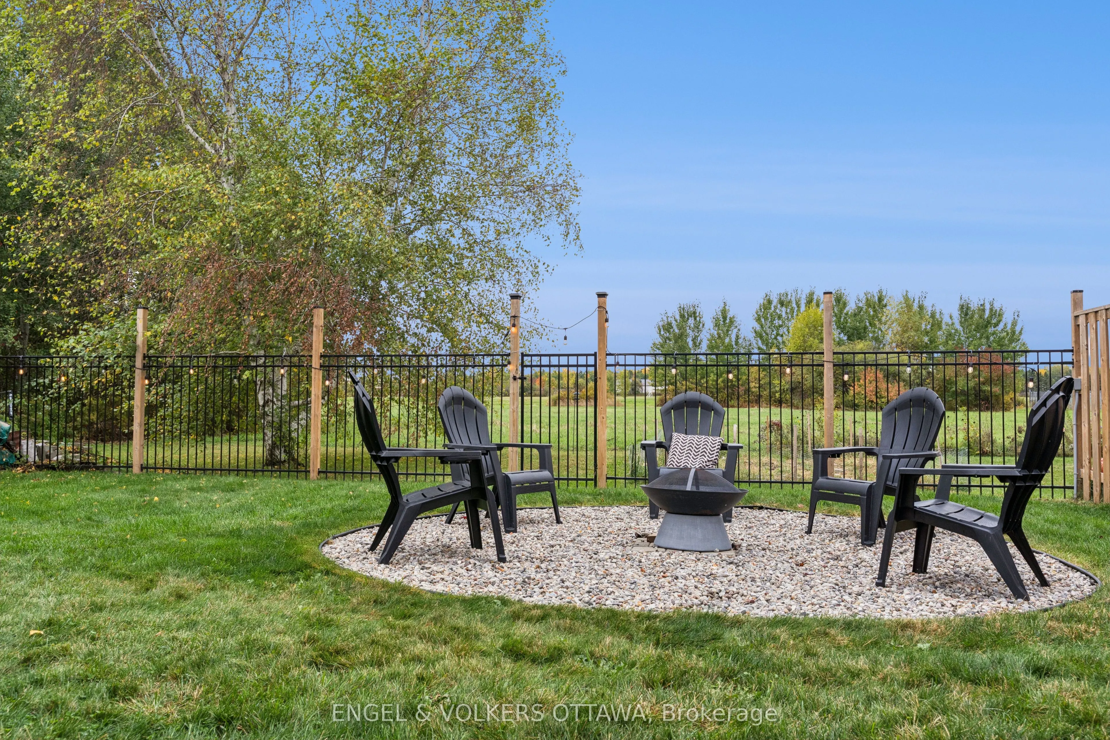 161 Des Pins Street