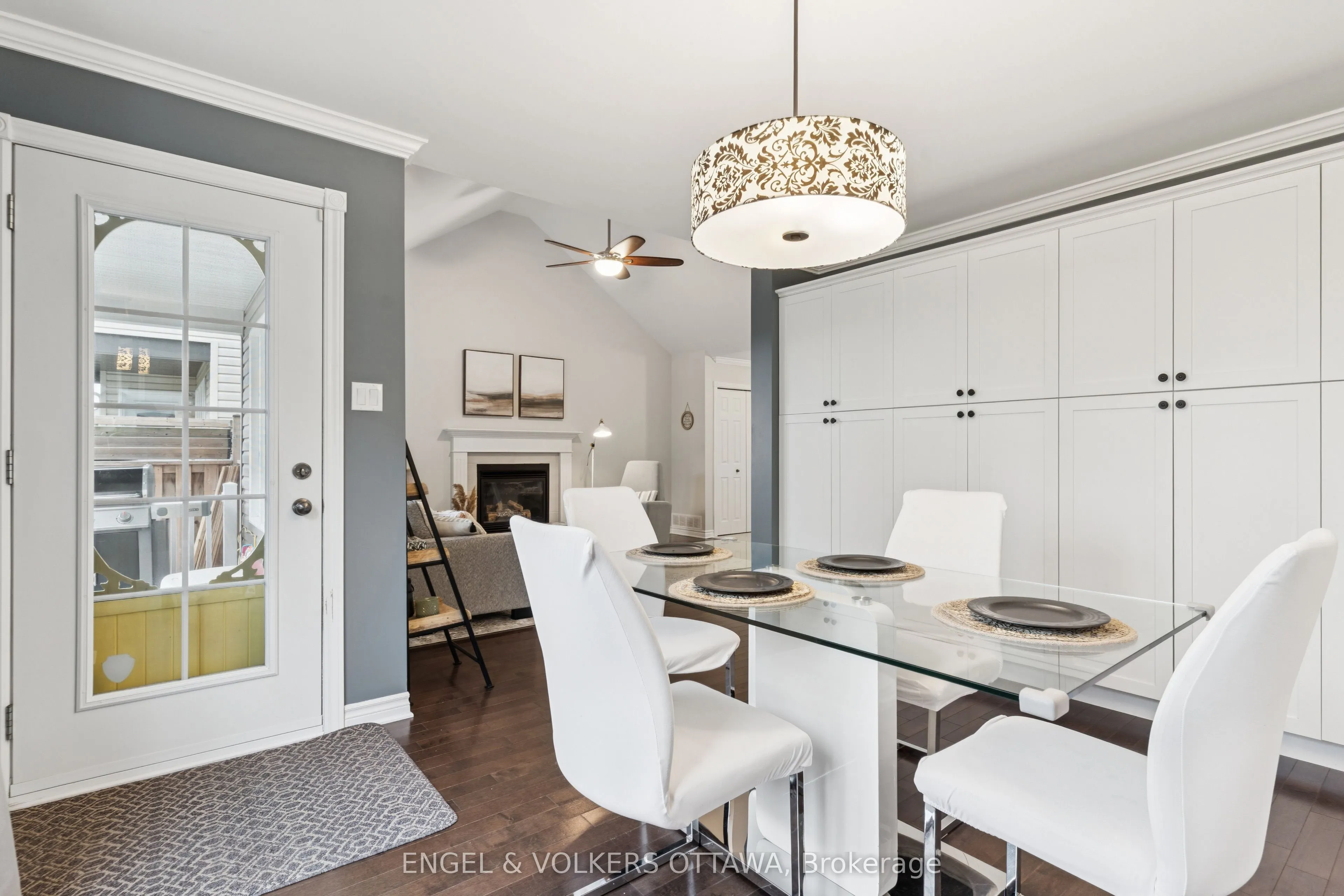 161 Des Pins Street