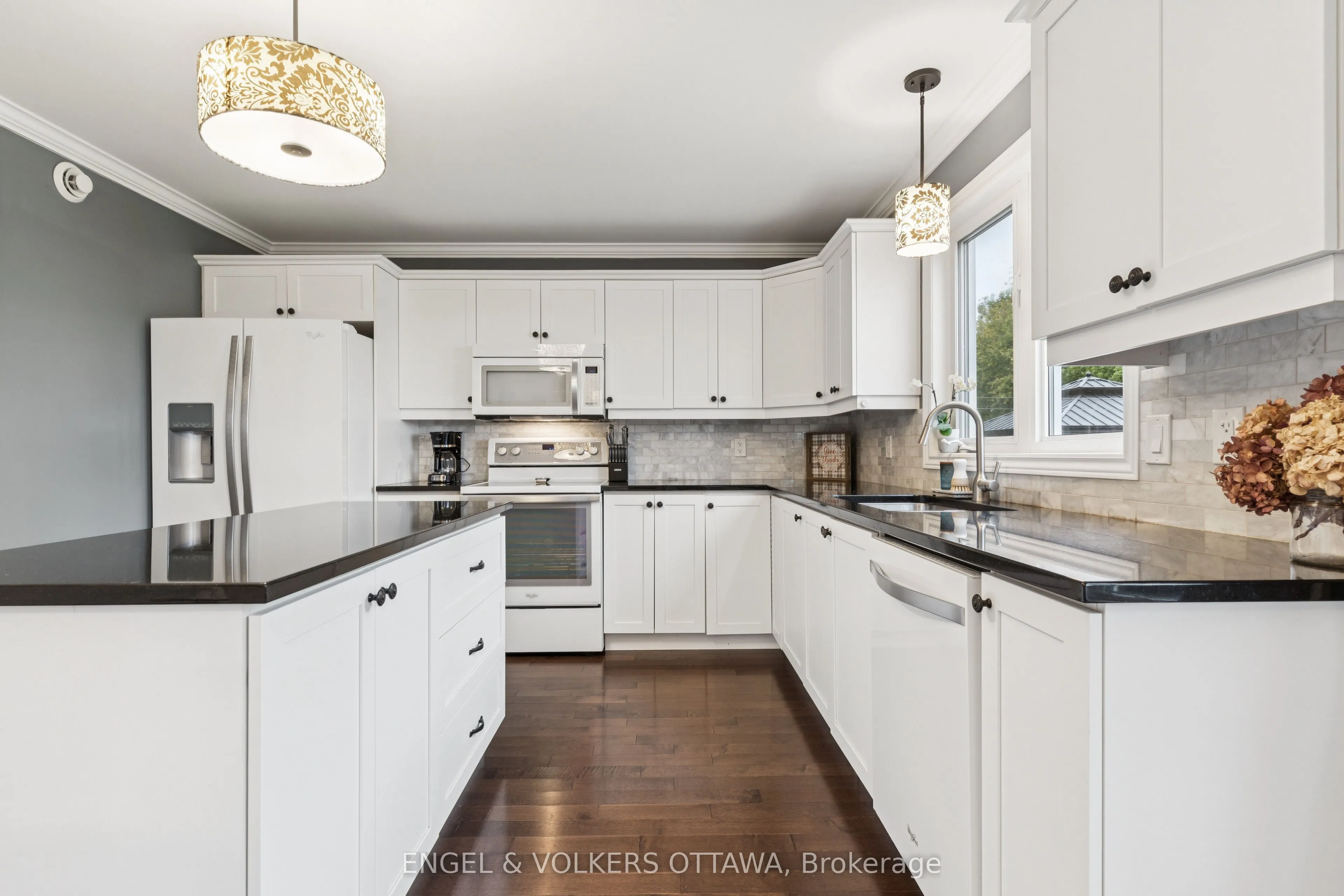 161 Des Pins Street