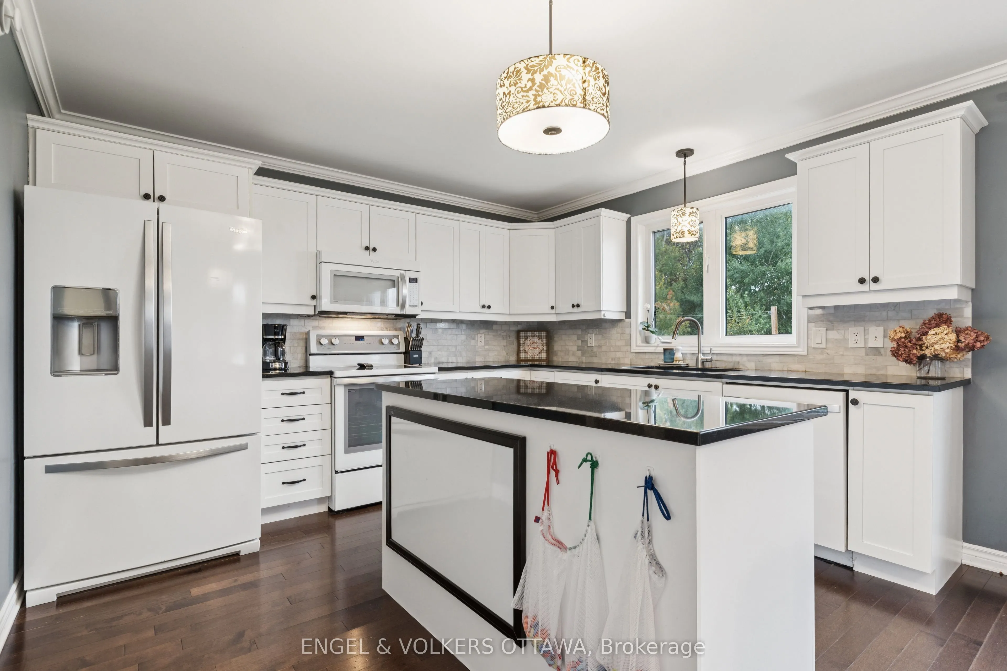 161 Des Pins Street