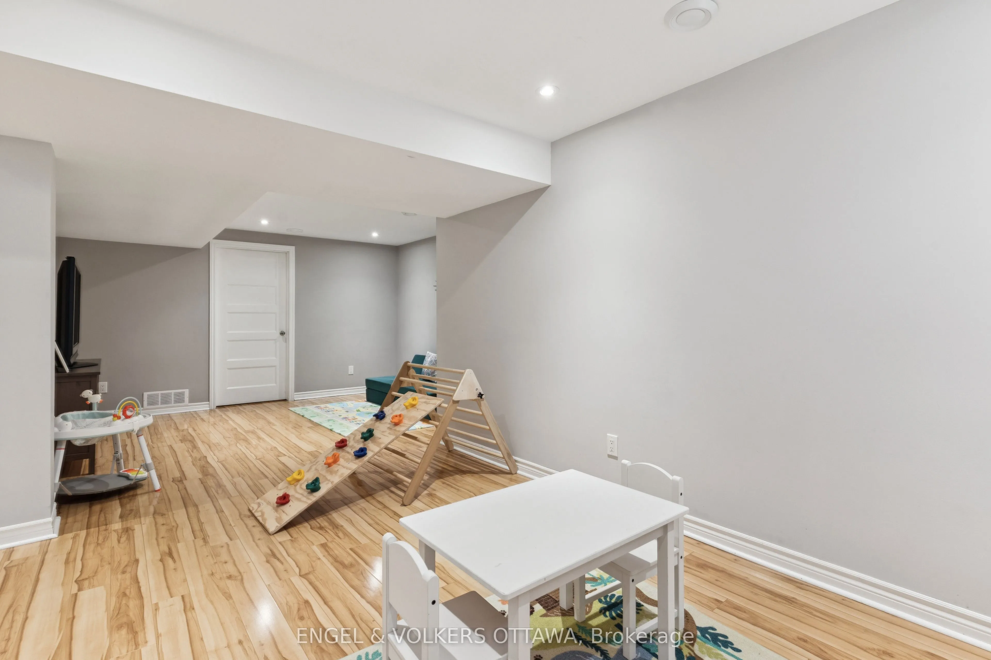 161 Des Pins Street