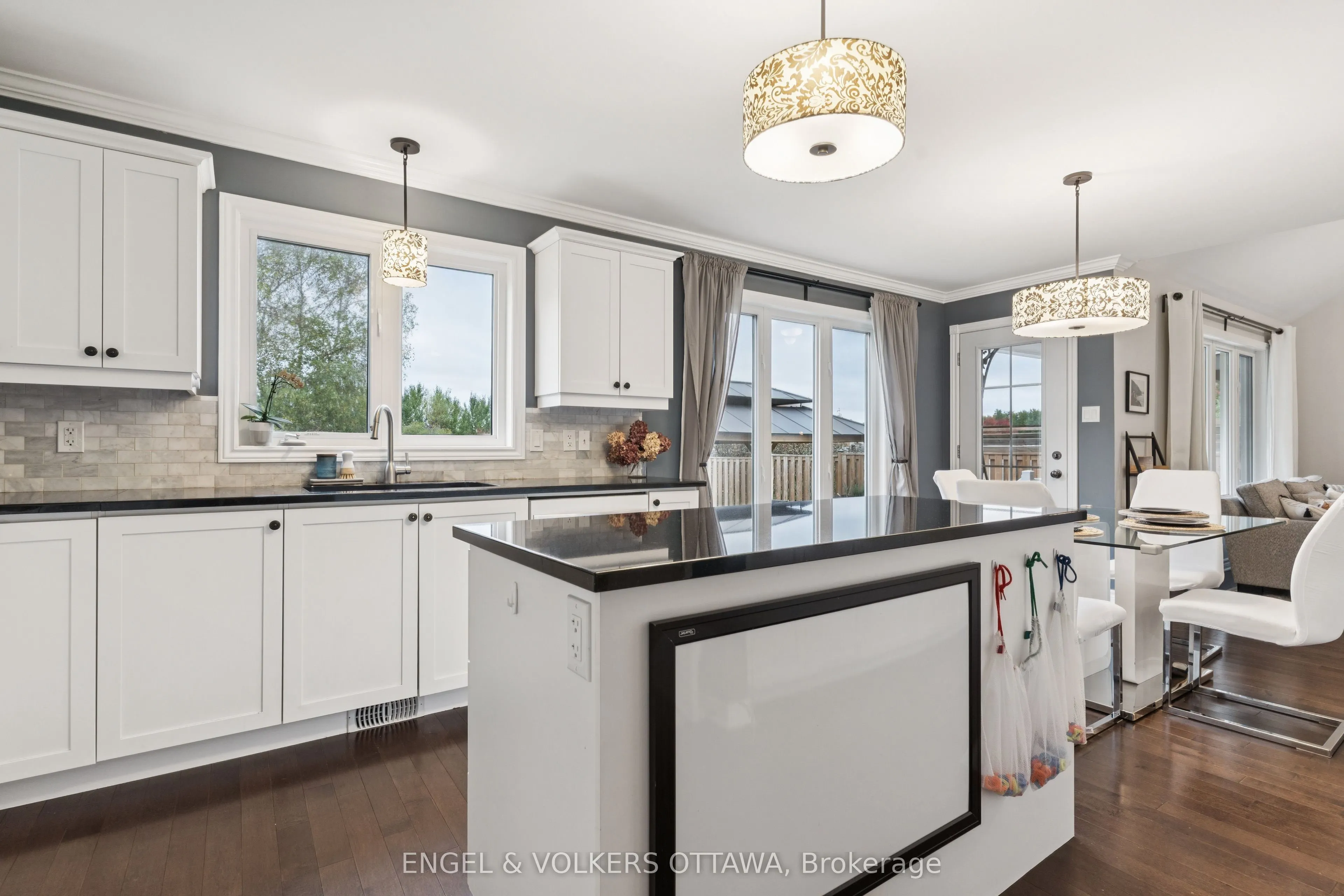 161 Des Pins Street