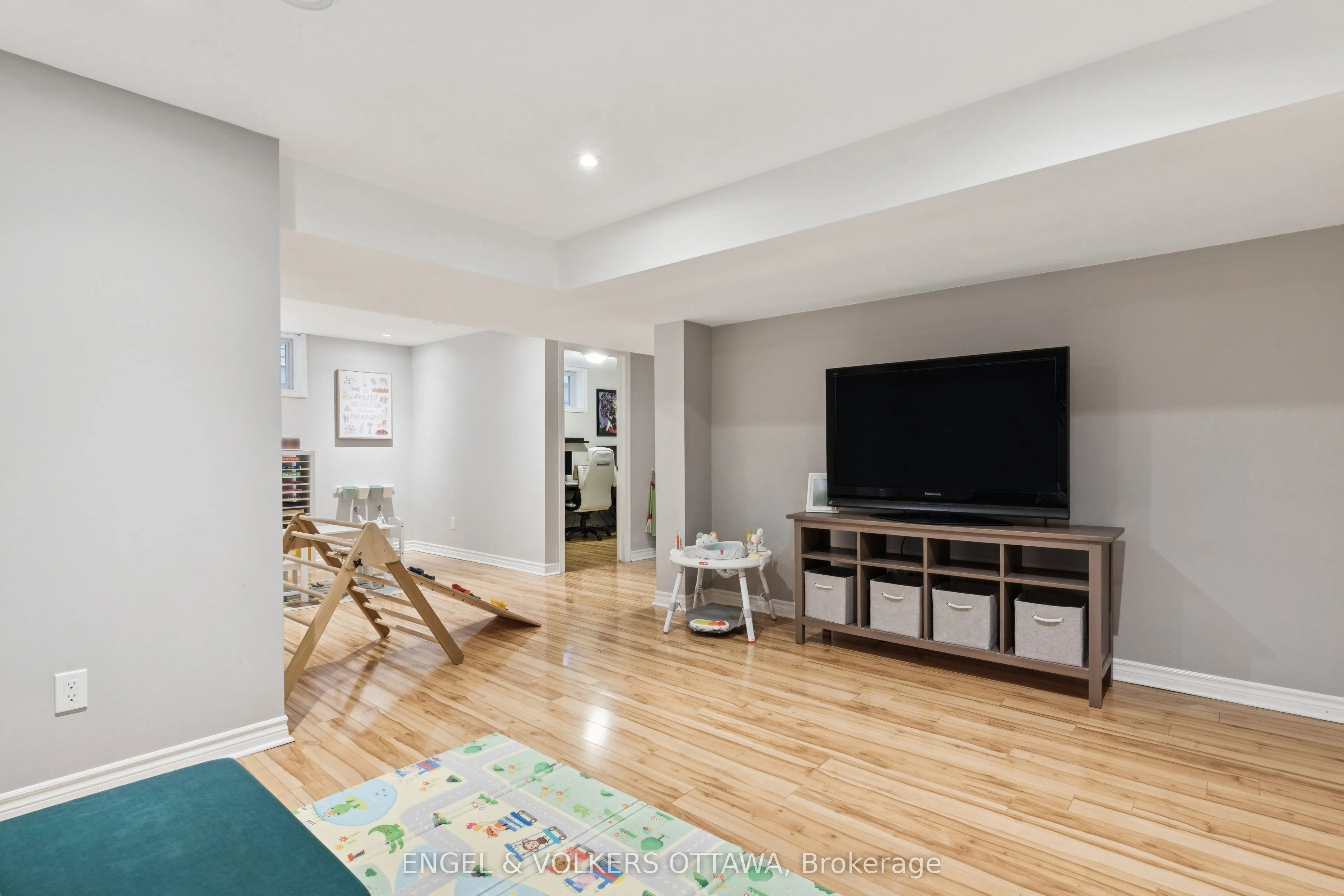 161 Des Pins Street