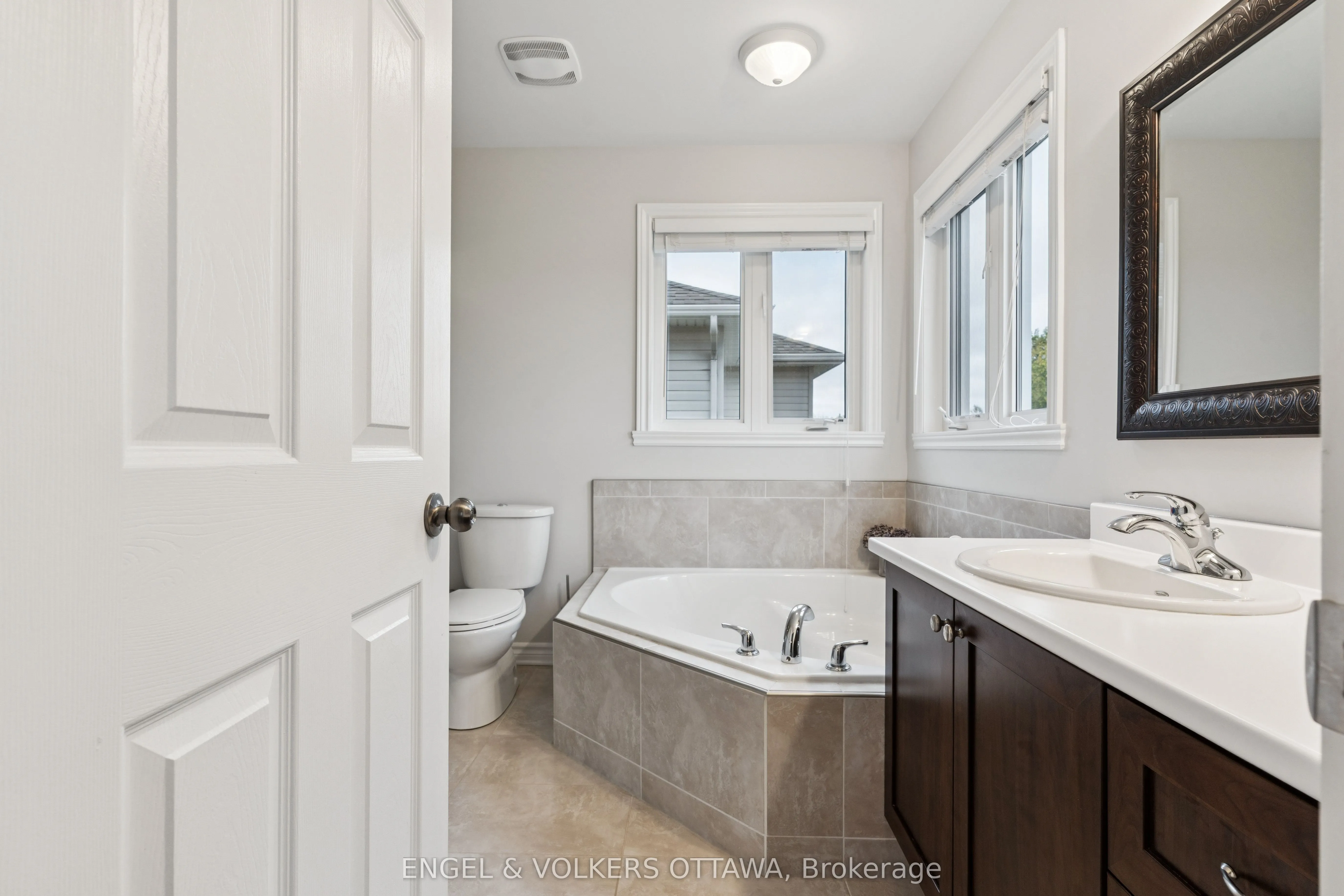 161 Des Pins Street