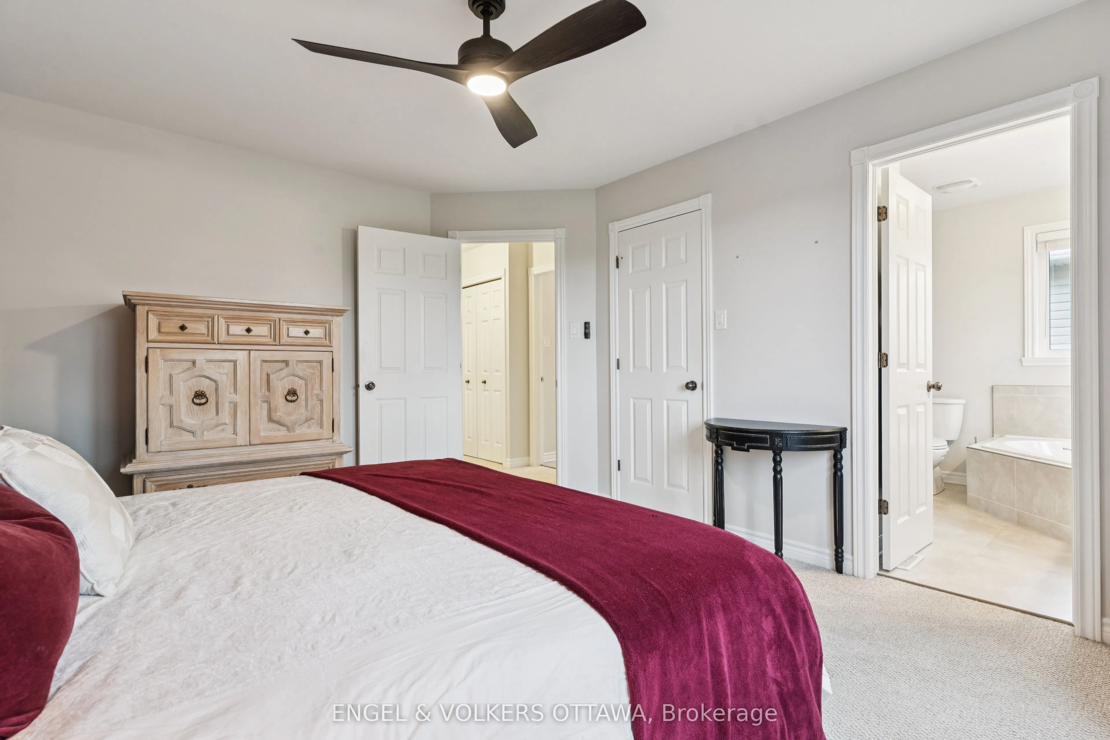 161 Des Pins Street